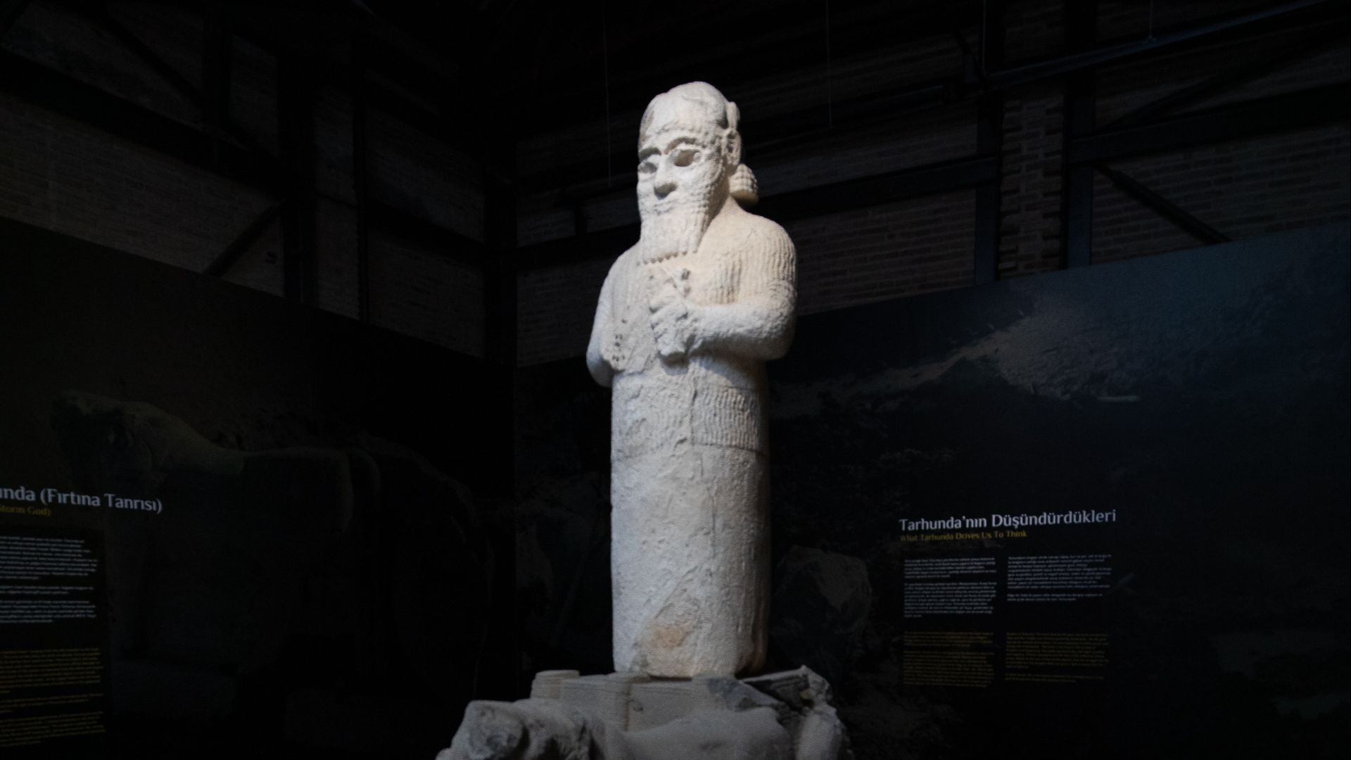 File:Tarḫunna statue in Adana museum 03.jpg