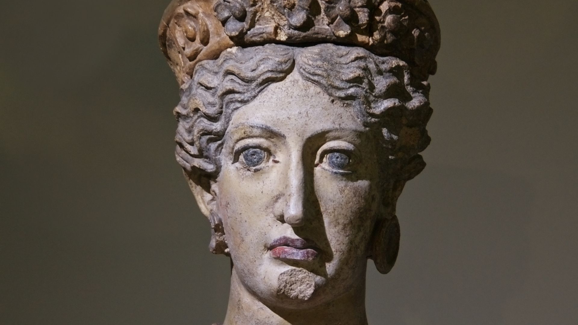 File:Museo-di-villa-giulia---busto-della-dea-uni 31408600936 o.jpg