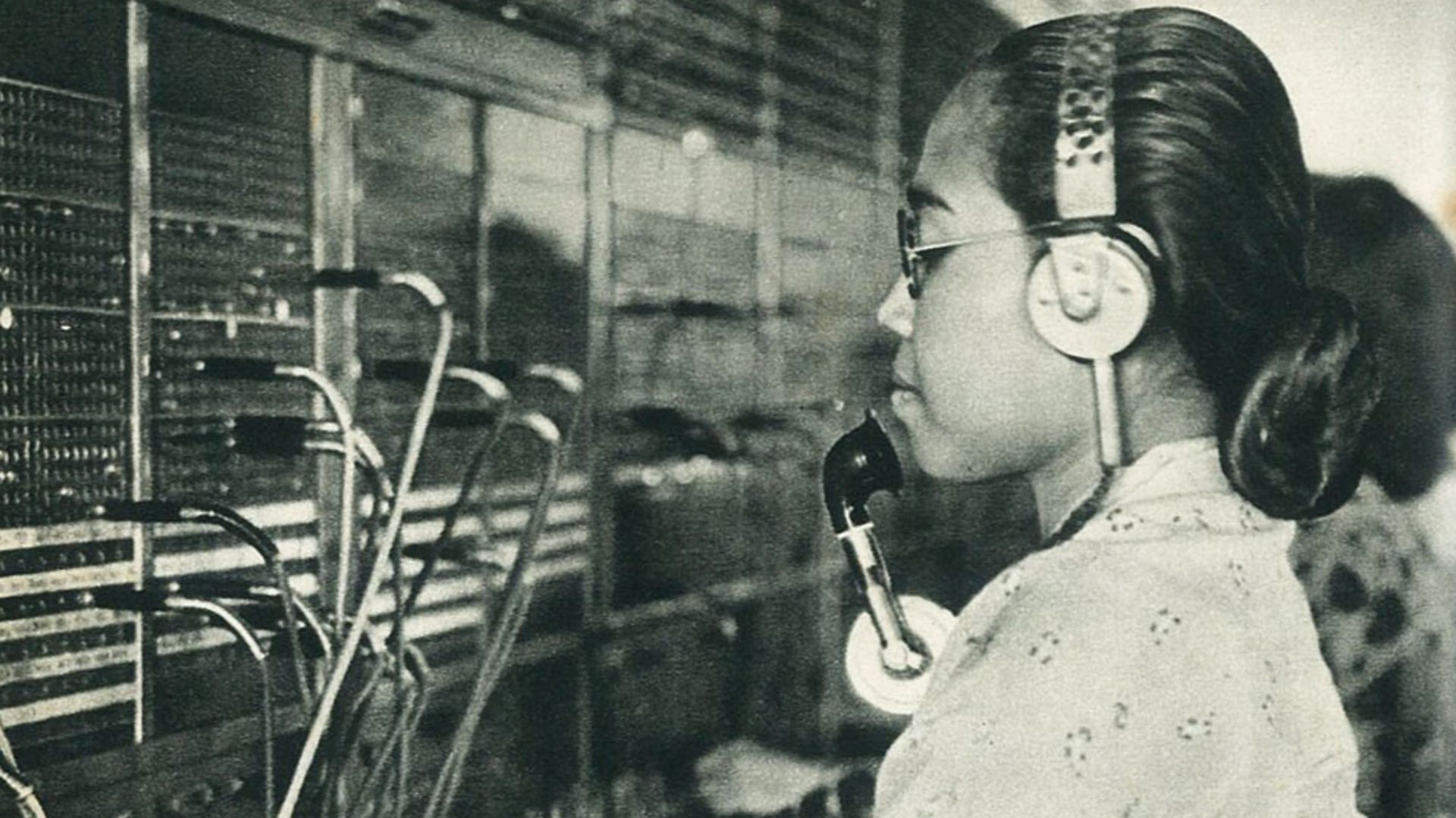 File:Switchboard operator, Indonesia Tanah Airku, p76.jpg