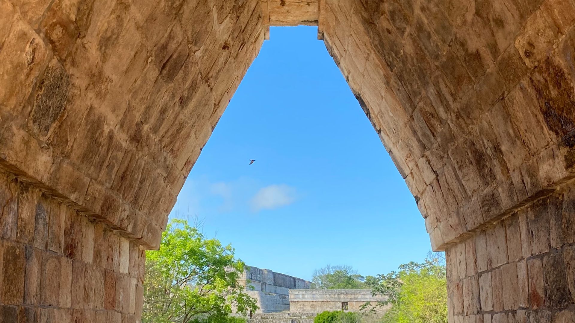 File:Mayan corbel arch, Zona Arqueológica de Uxmal, Yucatan, Mexico.jpg