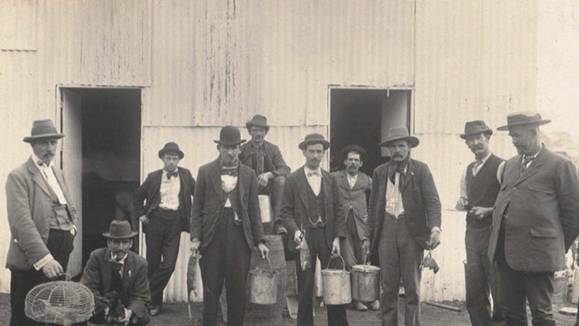 File:Professional ratcatchers Sydney 1900 Degotardi a147264.jpg