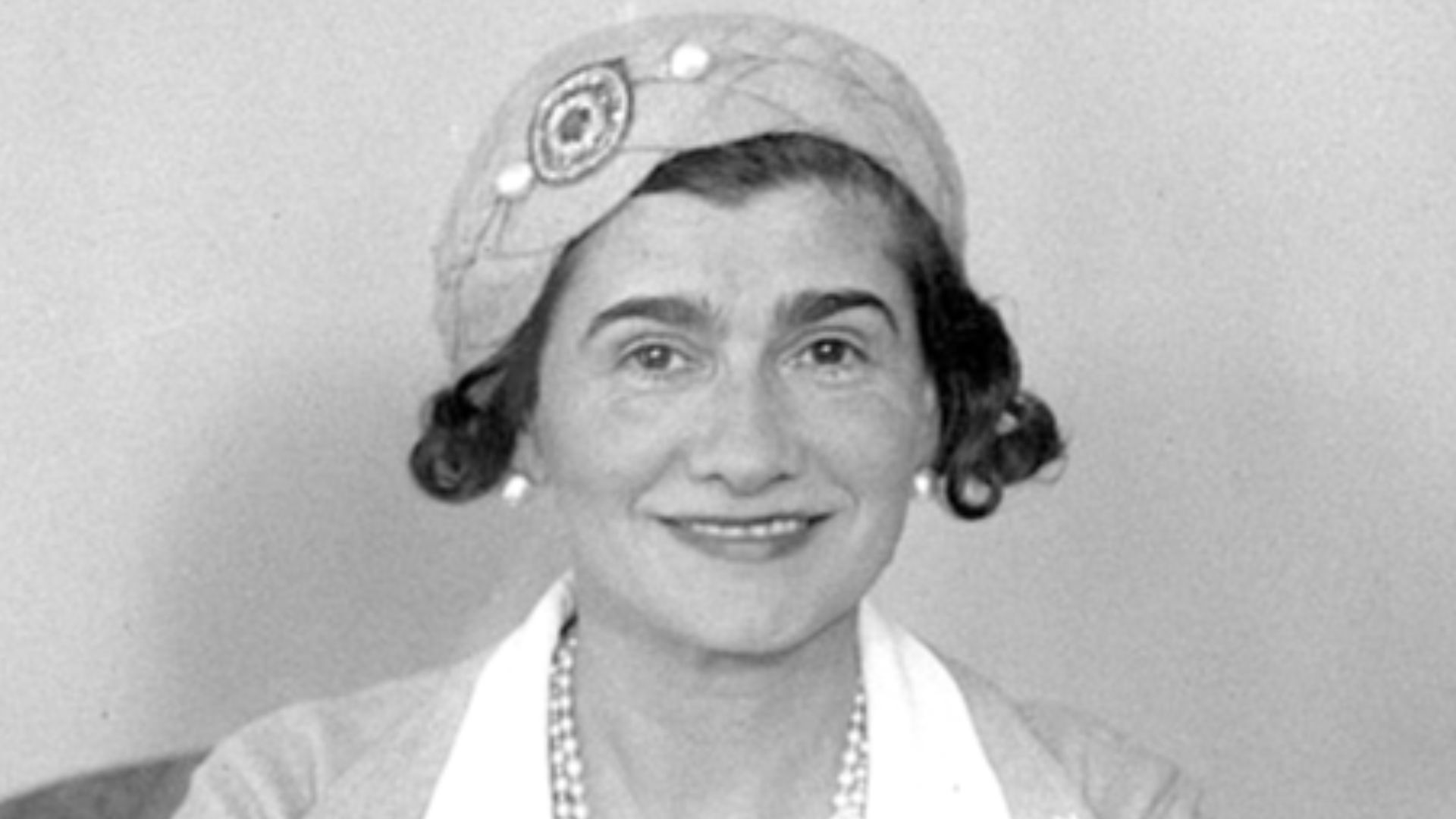 File:Coco Chanel in Los Angeles, 1931 (cropped).jpg