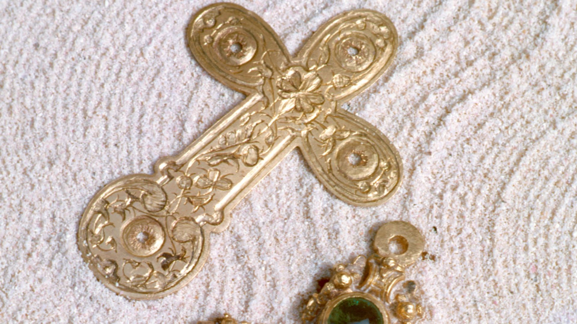 File:Tucker Cross.jpg