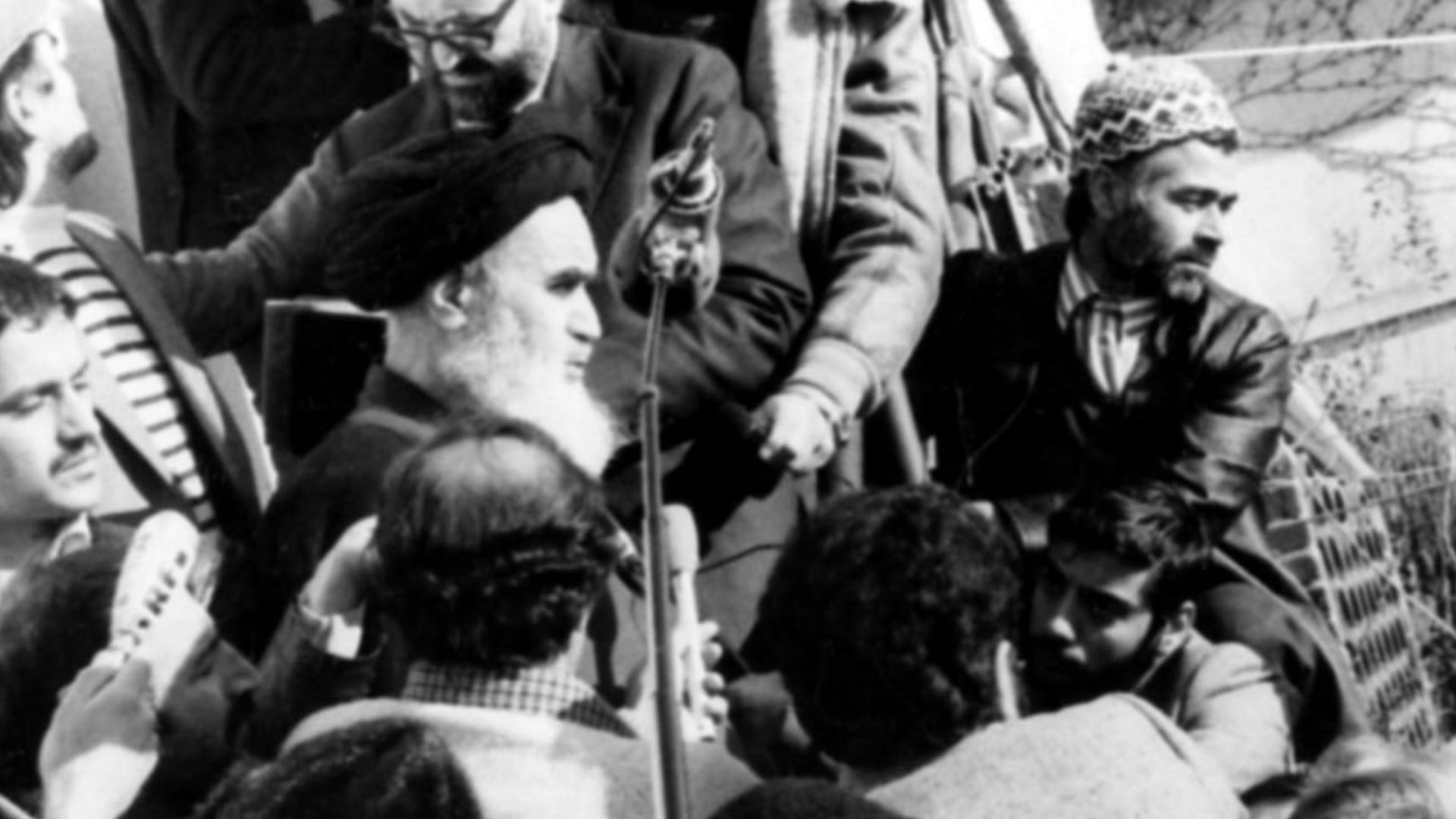 File:Ruhollah Khomeini press conference of 17 January 1979, Neauphle-le-Château.jpg
