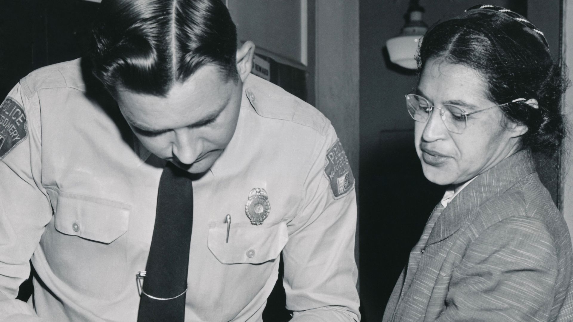 File:Rosa Parks being fingerprinted by Deputy Sheriff D.H. Lackey after being arrested on February 22, 1956, during the Montgomery bus boycott.jpg