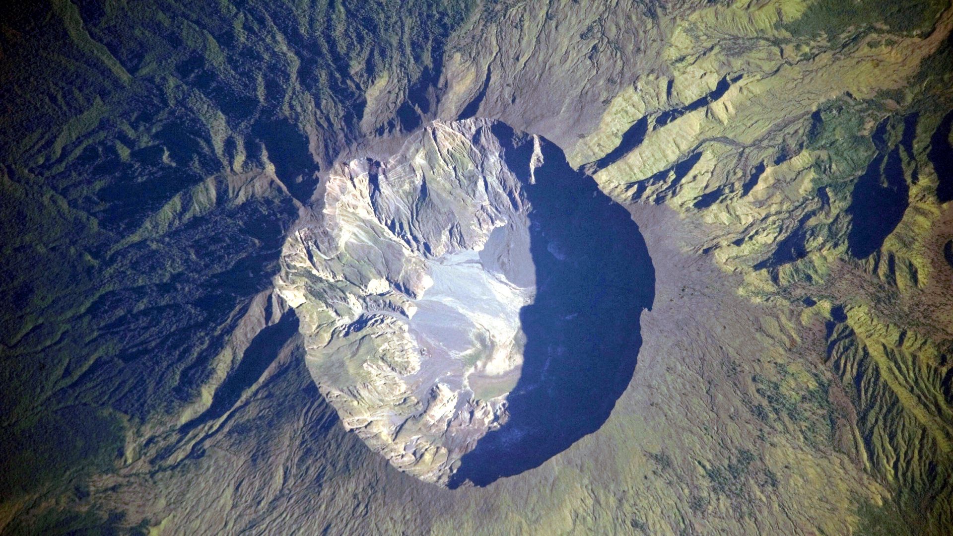File:Mount Tambora Volcano, Sumbawa Island, Indonesia.jpg