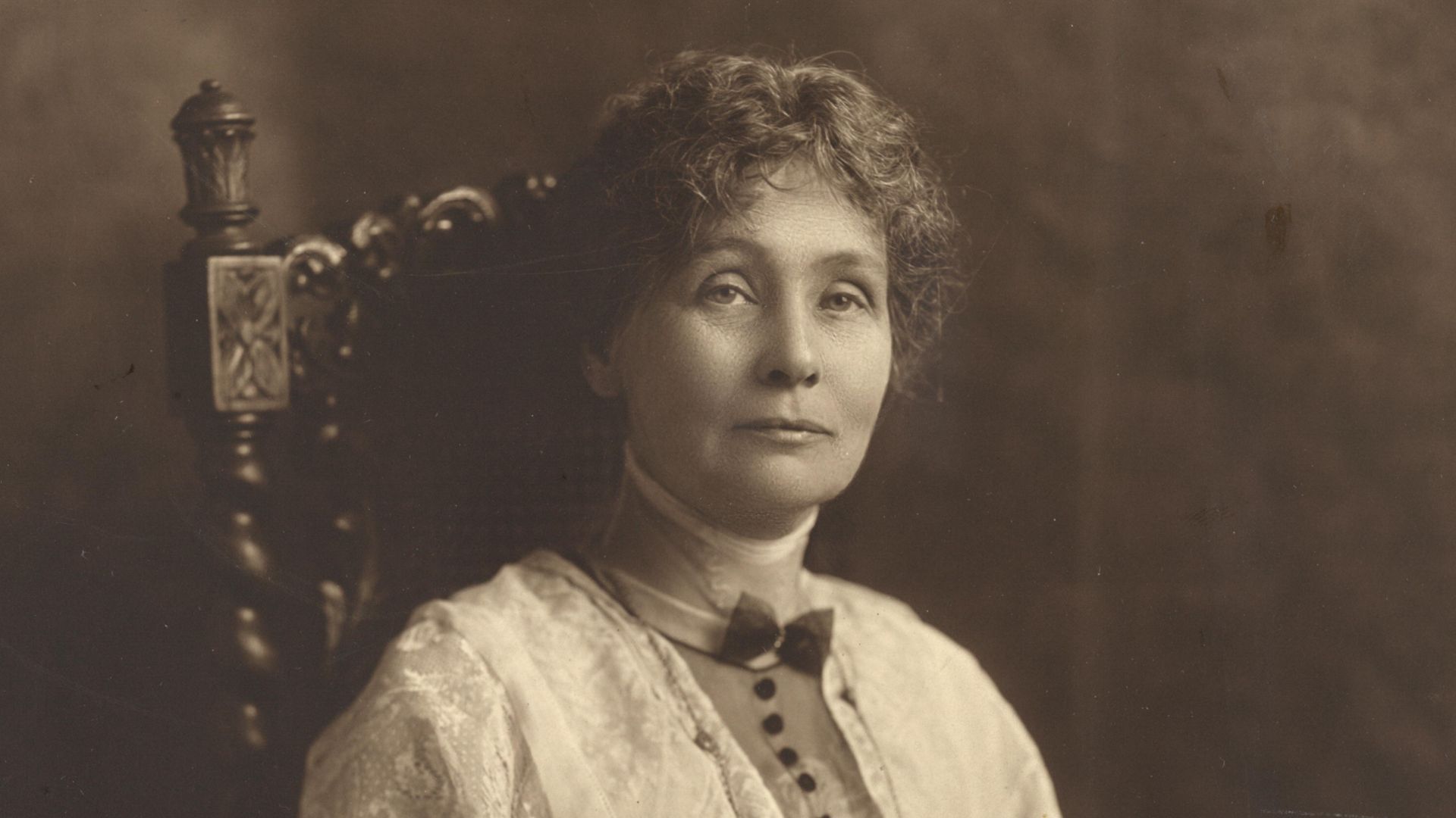 File:Emmeline Pankhurst, seated (1913) - Original.jpg