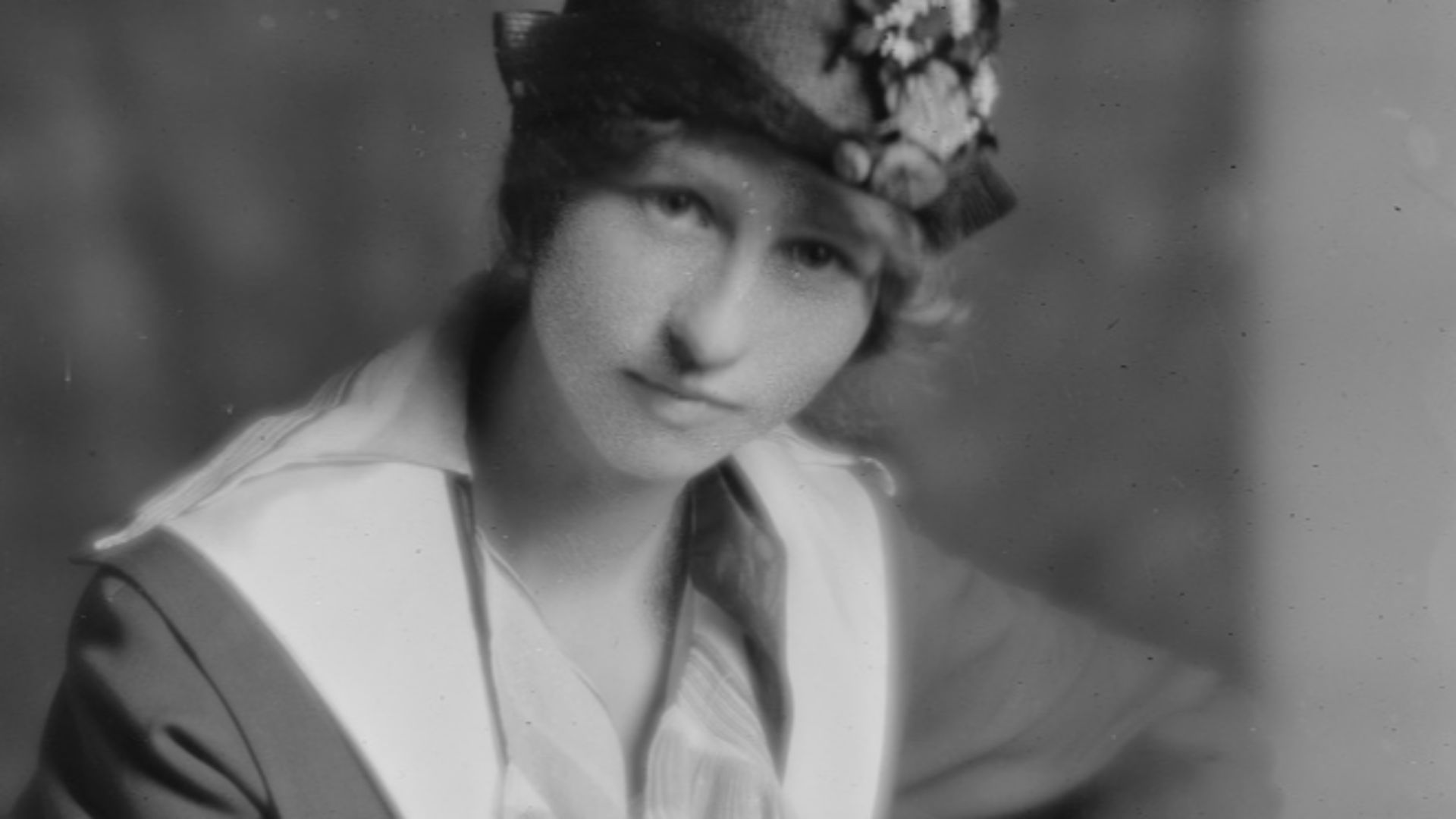 File:Edna St. Vincent Millay Genthe1.jpg