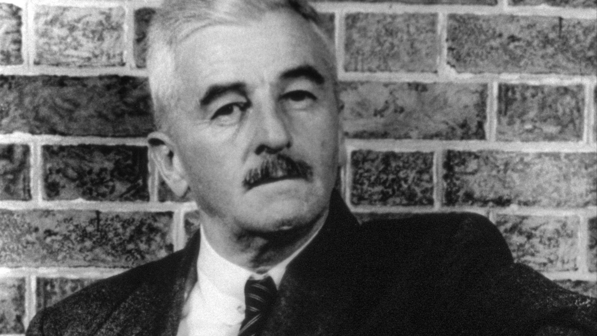 File:Carl Van Vechten - William Faulkner (greyscale and cropped).jpg