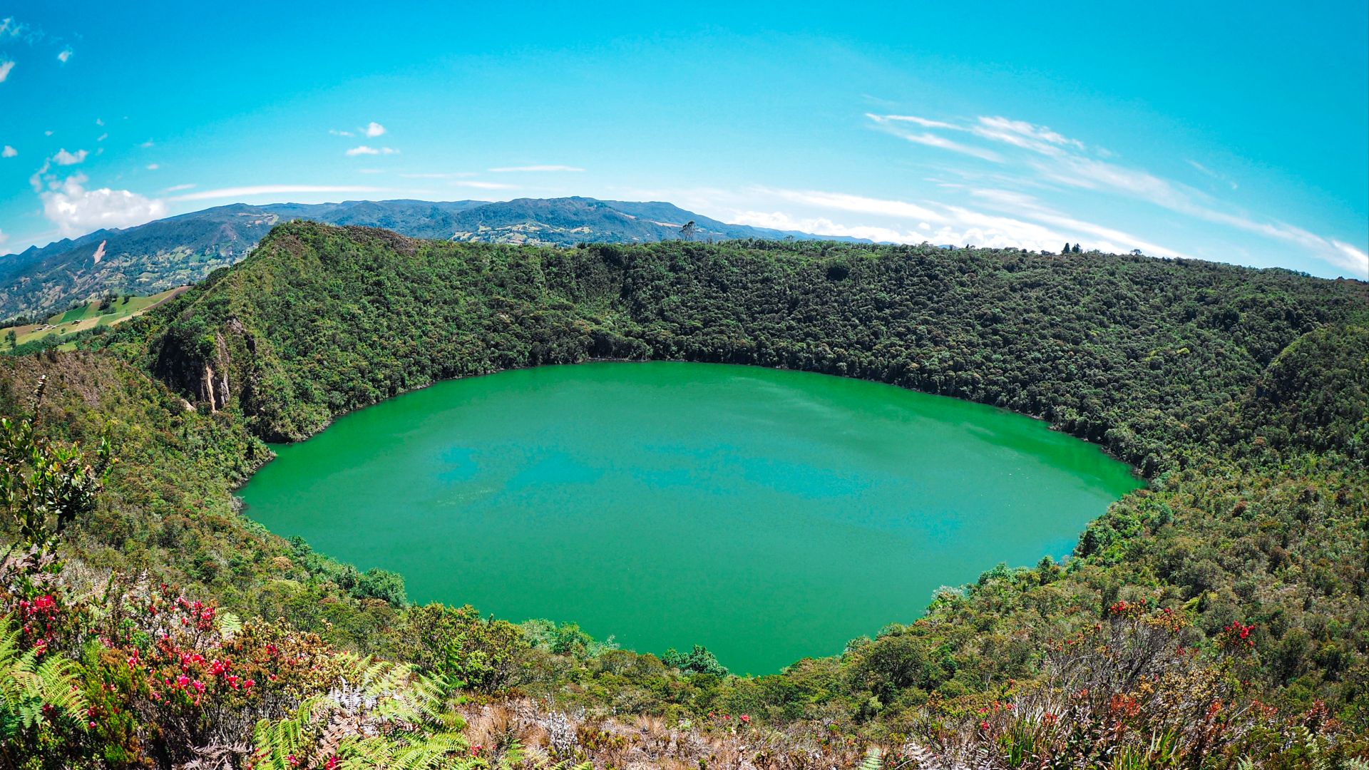 File:Laguna de Guatavita centro de la leyenda del Dorado.jpg