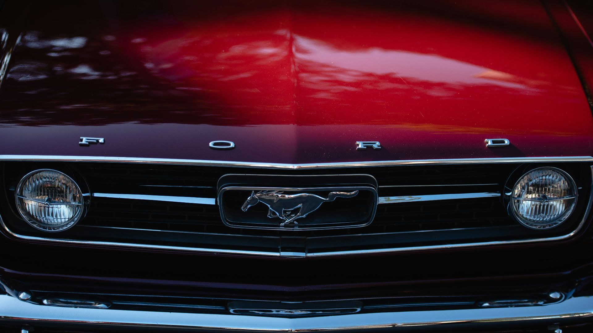 red Ford Mustang