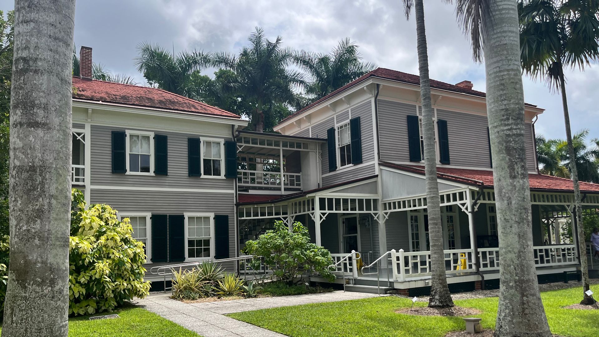 File:Seminole Lodge.jpg