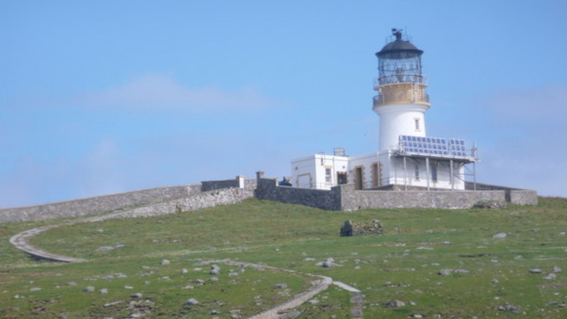 File:Flannan Isles- the lighthouse from the sea to the south (geograph 3201899).jpg