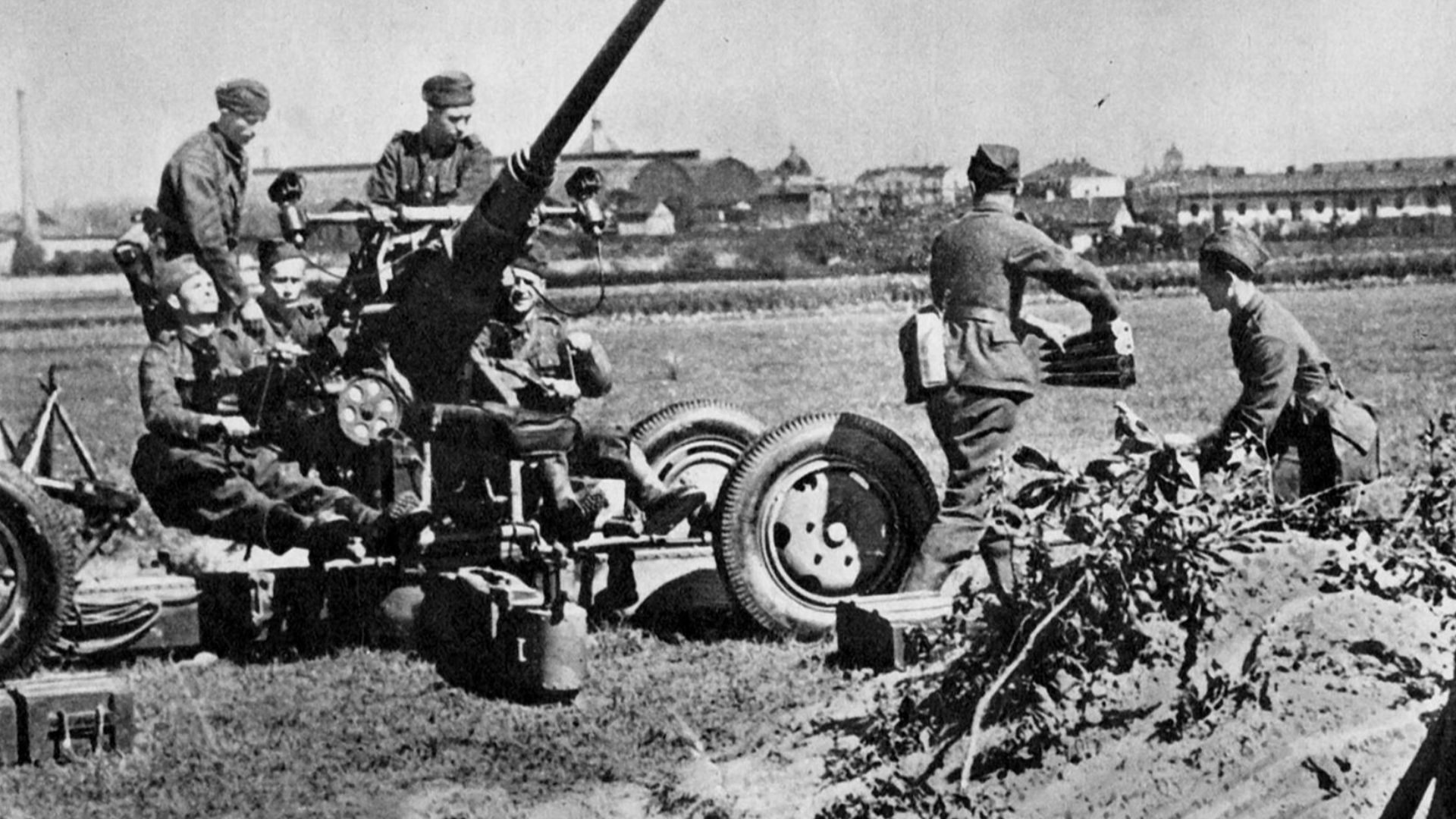 File:Artyleria przeciwlotnicza Lwowa w 1939.jpg