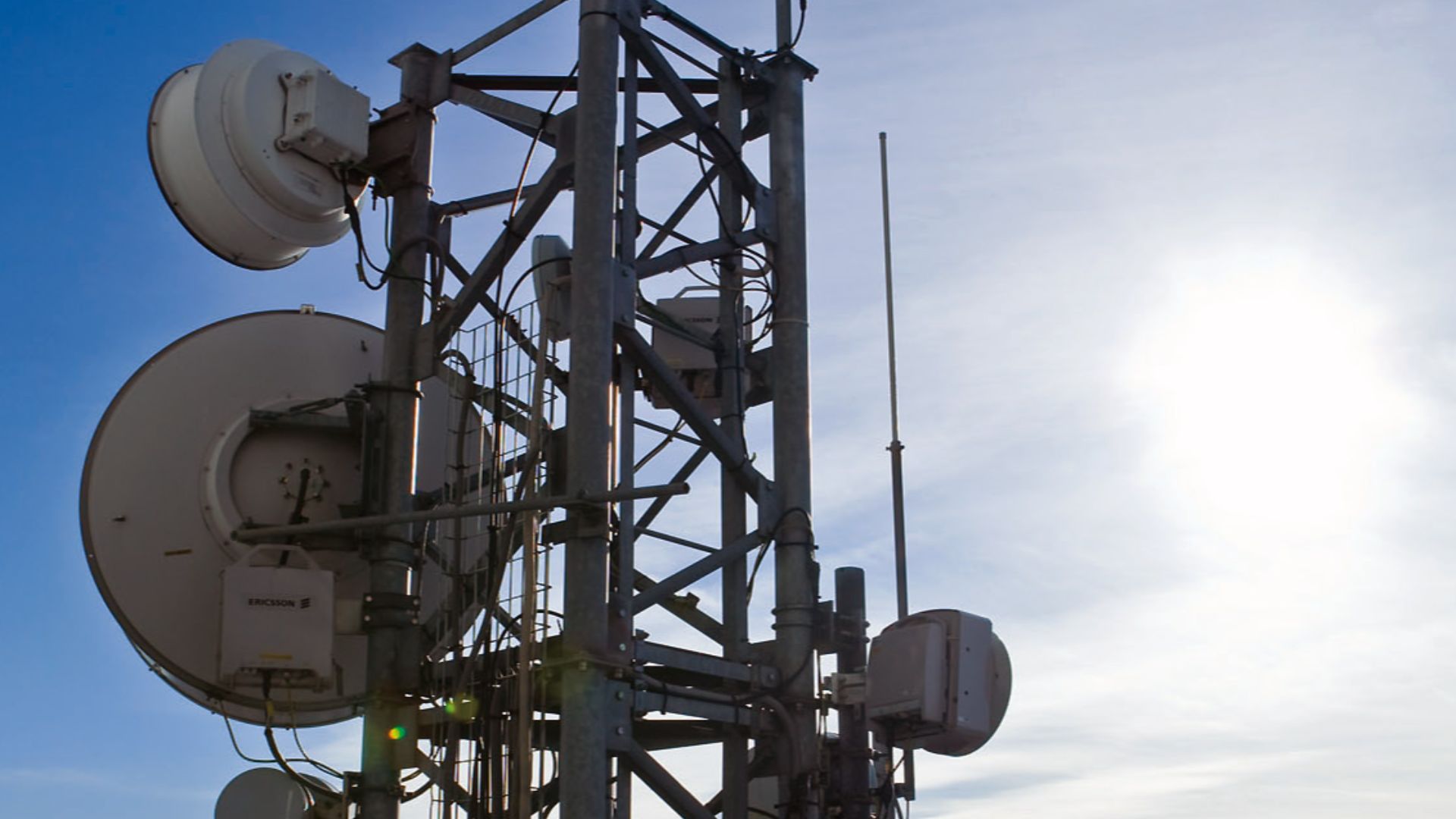 File:Antennas of Žižkov broadcasting tower - ČRa photo.jpg