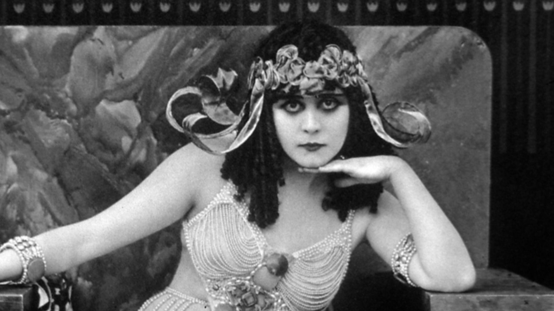 File:Theda-bara-cleopatra.jpg