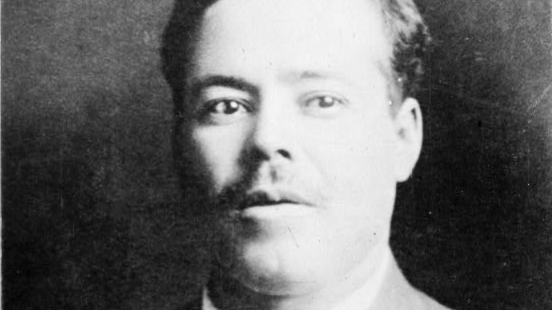 File:Pancho Villa Portrait 1910.jpg