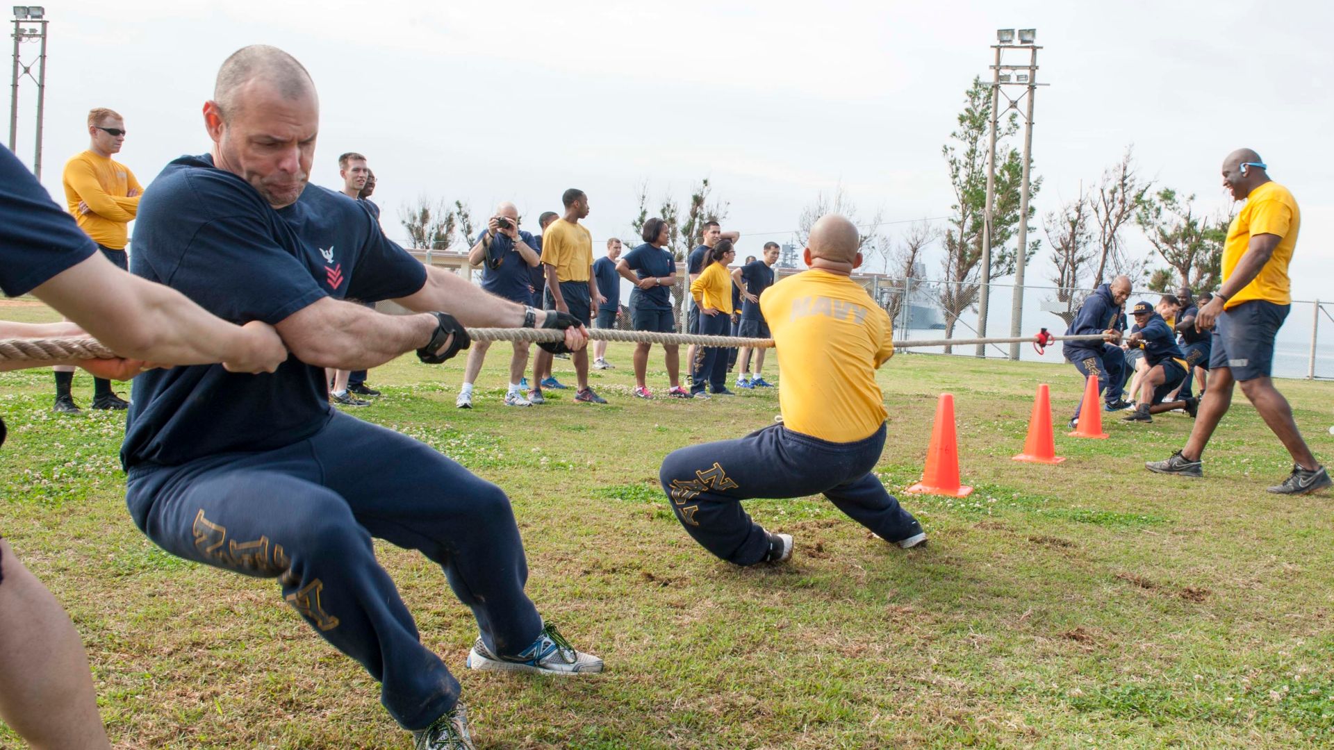 File:USS Bonhomme Richard, CPO 365 Tug-of-War 150307-N-RU971-513.jpg