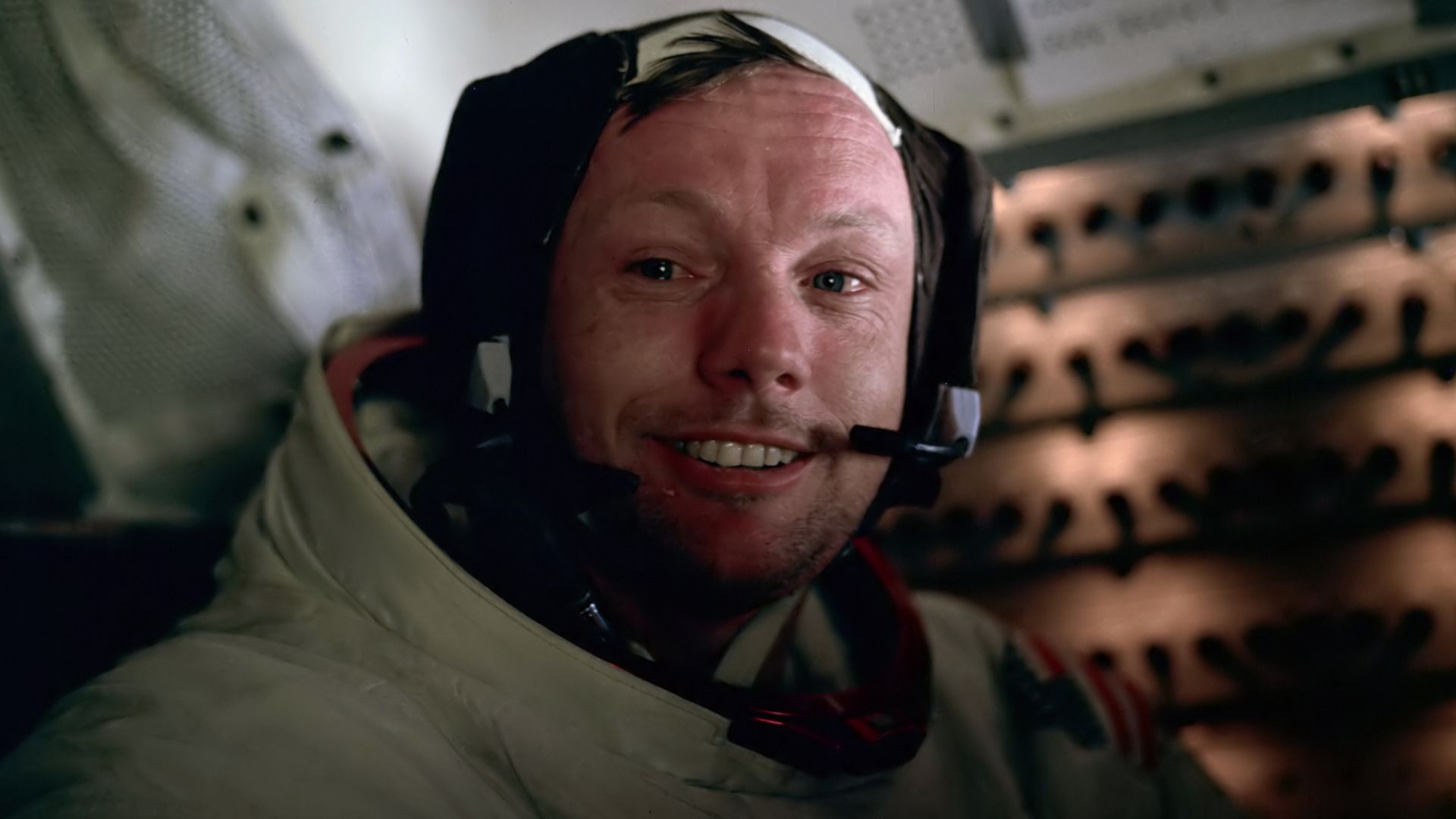 File:Neil Armstrong.jpg