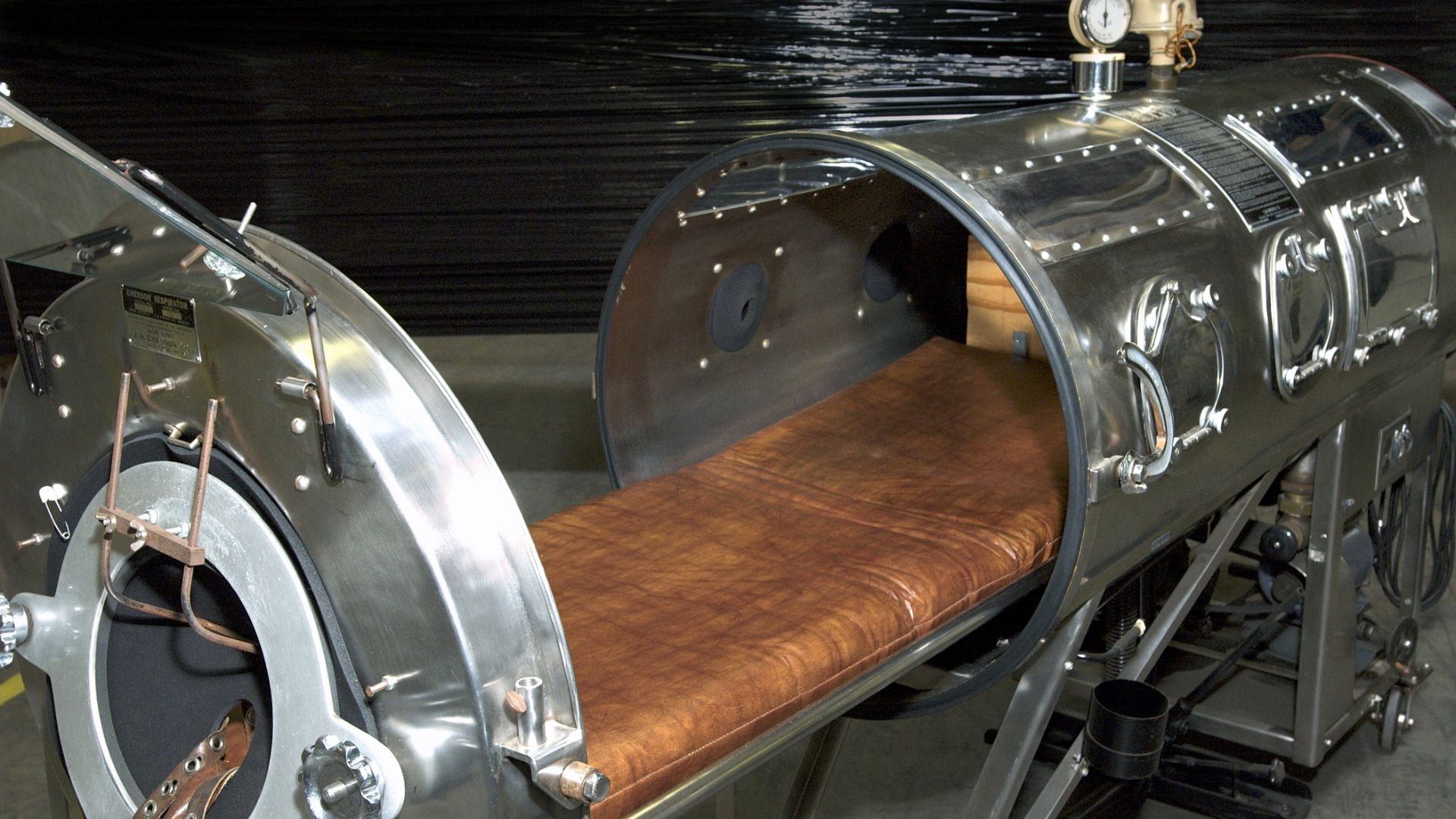 File:Iron lung CDC.jpg