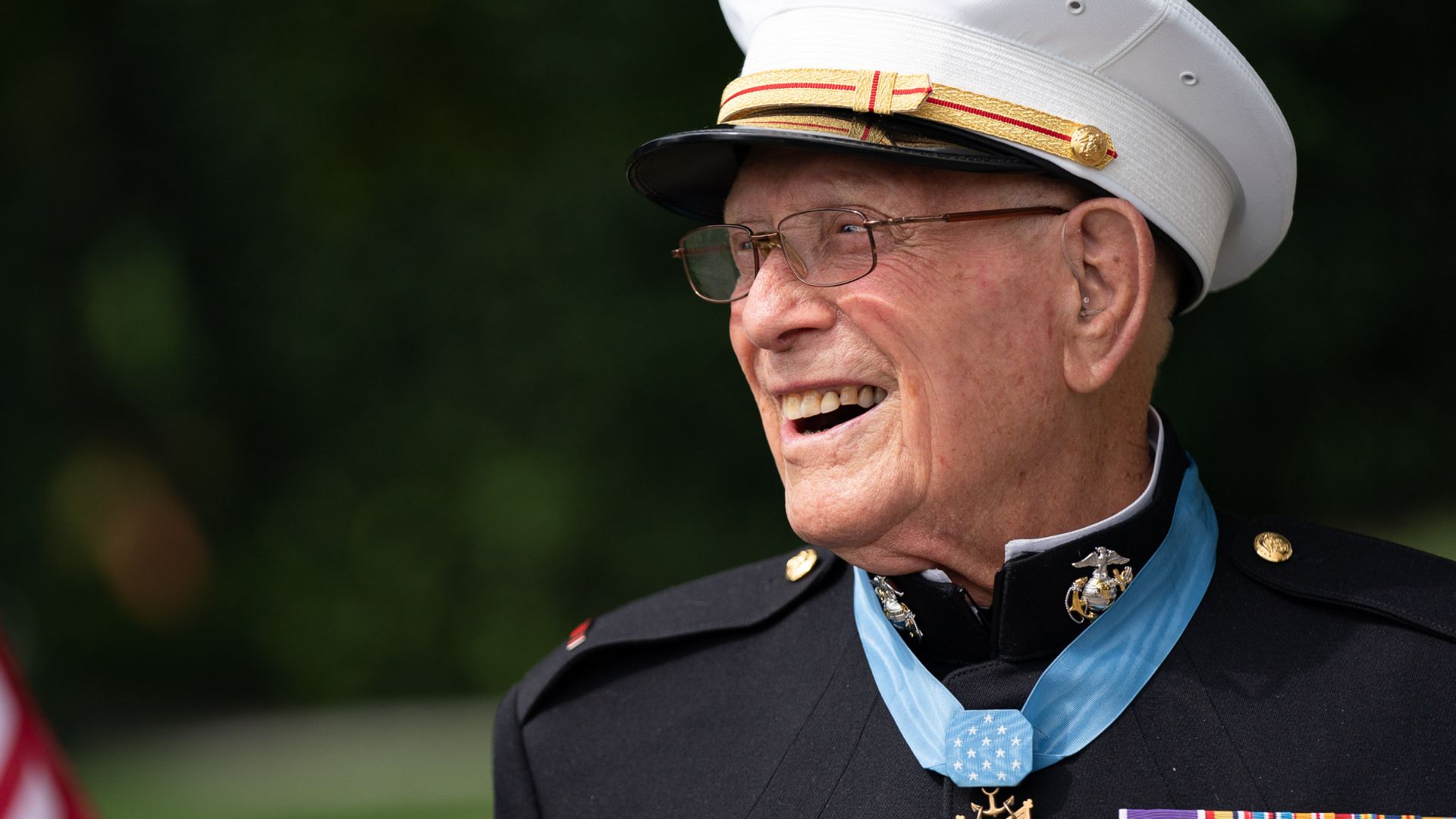 File:President Trump Meets with World War II Veteran Hershal “Woody” Williams (50304782168).jpg