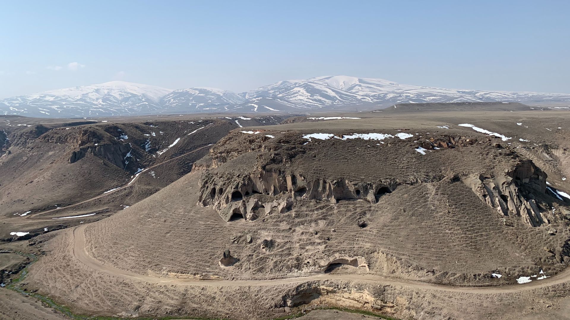 File:Ani Archeological Site, March 2020 1.jpg