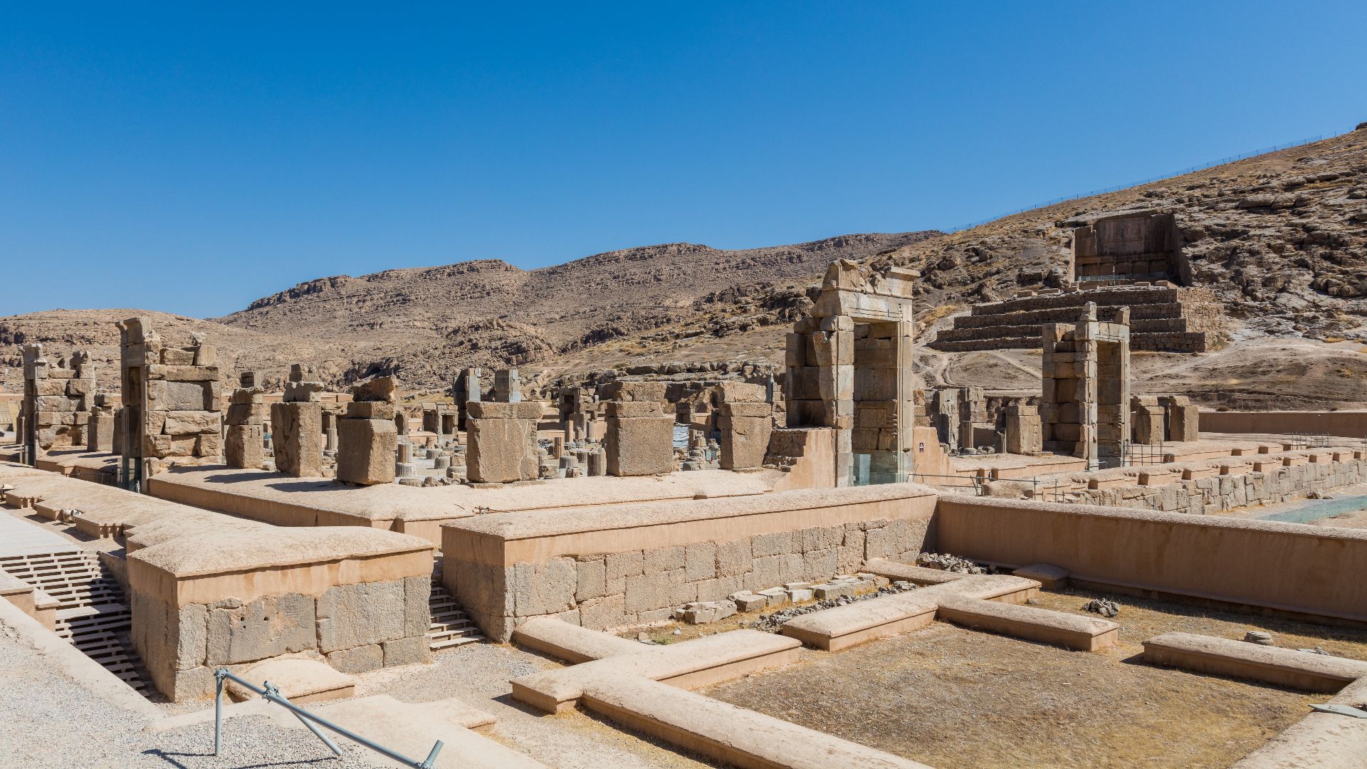 File:Persépolis, Irán, 2016-09-24, DD 10.jpg