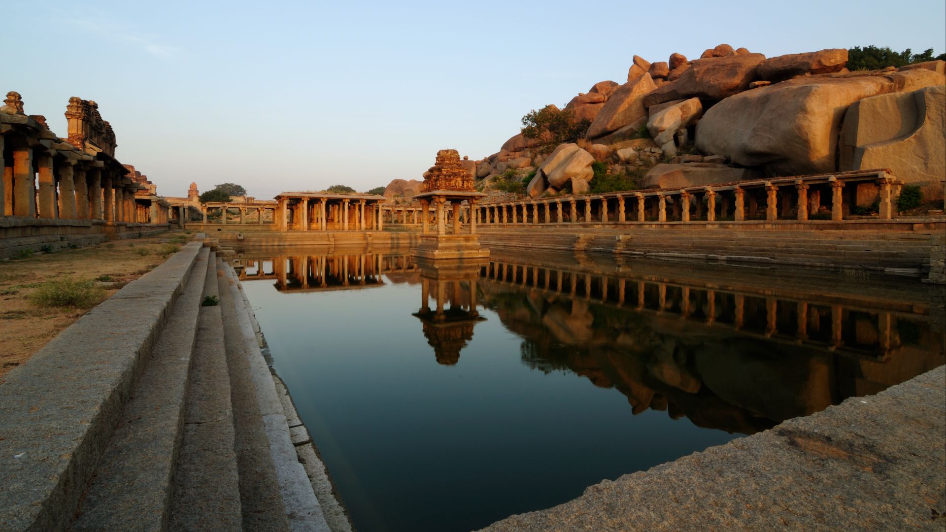 File:Krishna Pushkarani - Hampi Ruins.jpg