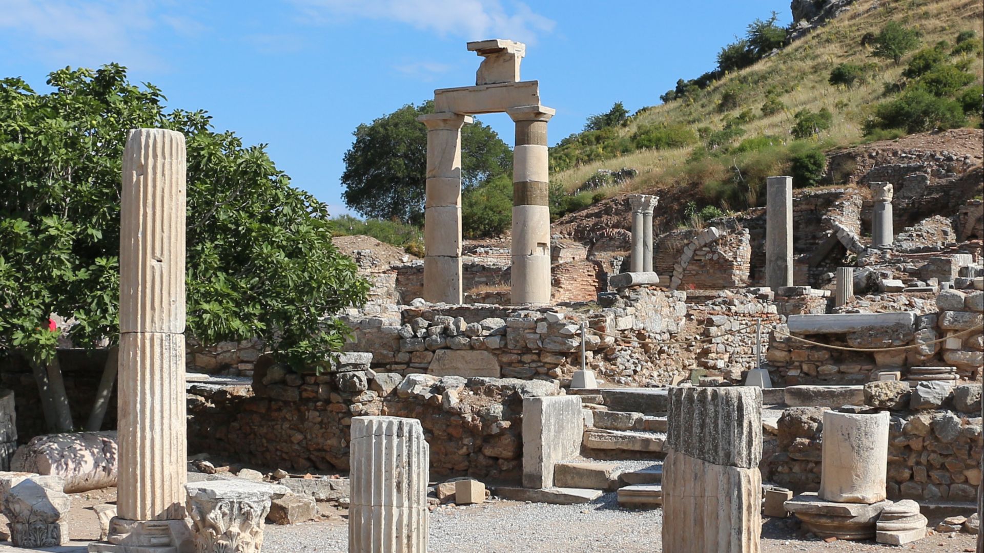 File:Ephesus - Prytaneion.jpg