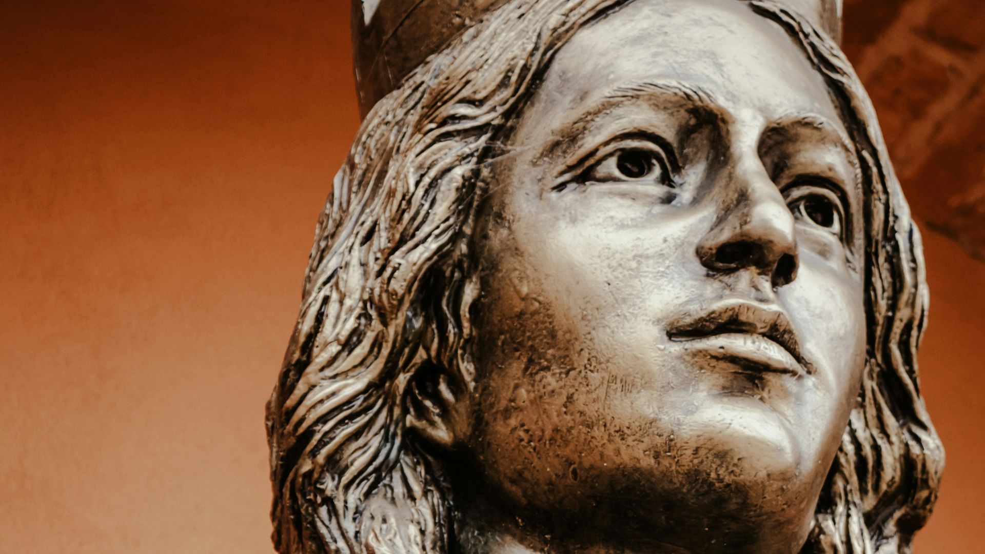 man in black and white shirt