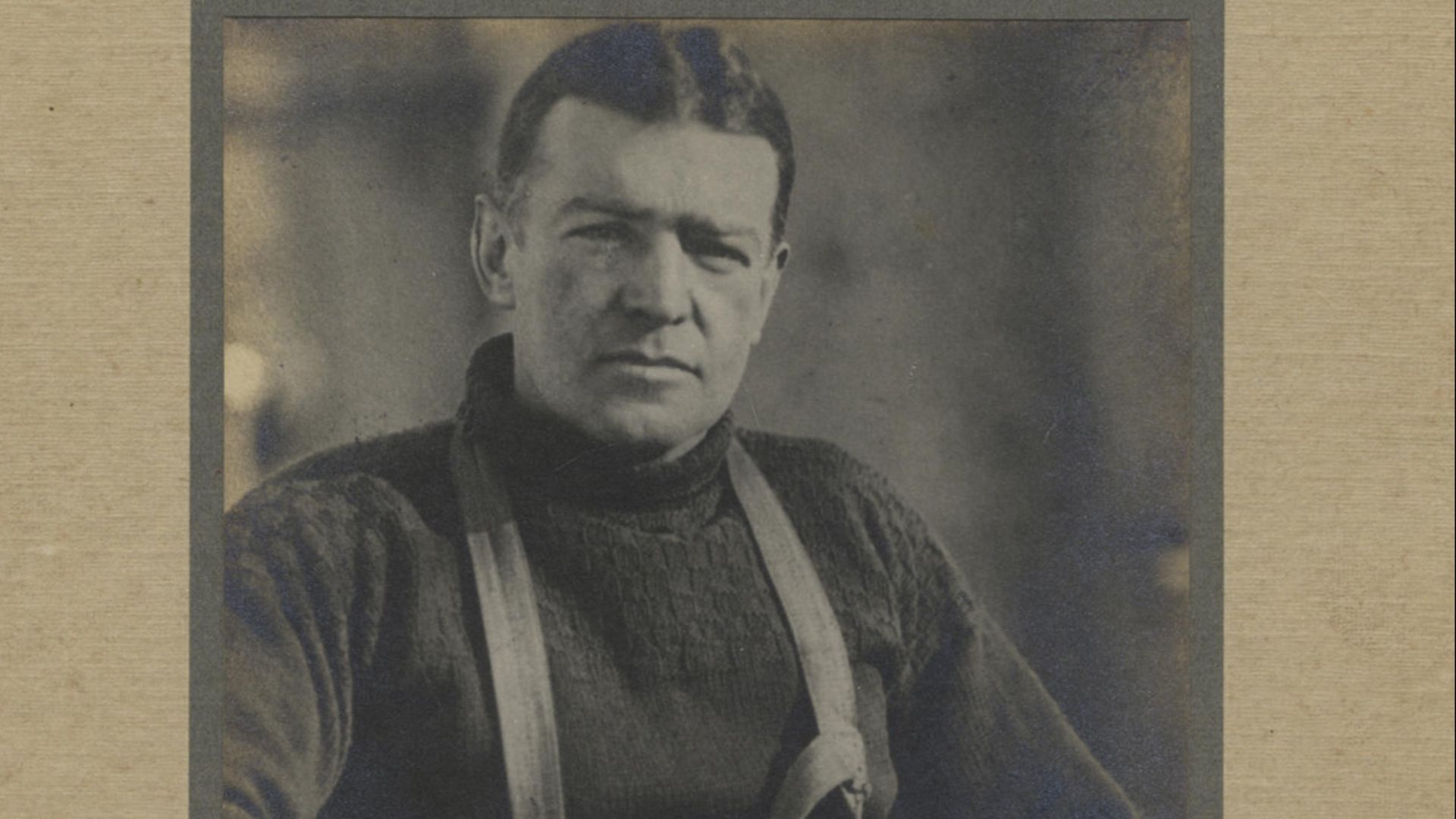 File:Ernest Shackleton, portrait photo by Frank Hurley, 1916.jpg