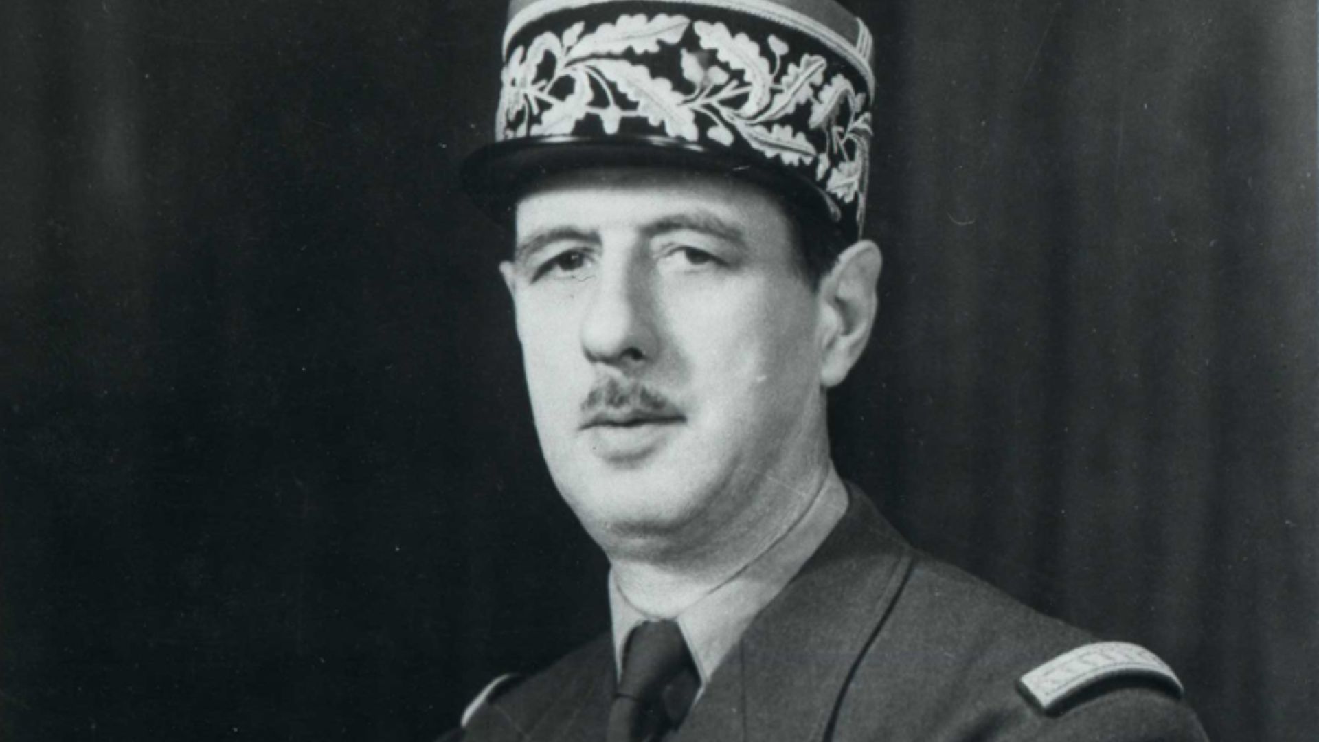 File:General Charles de Gaulle in 1945.jpg