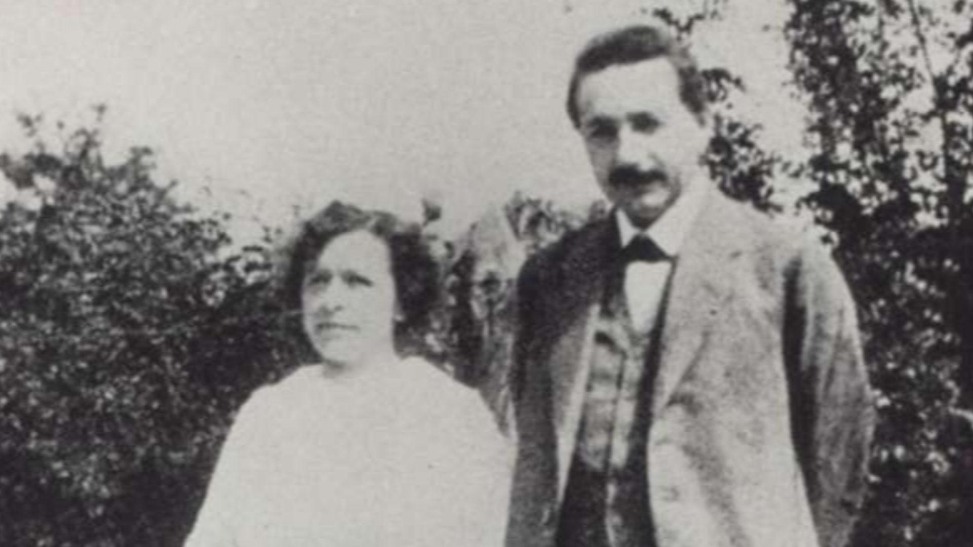 File:Einstein and Mileva Marić (1905).jpg