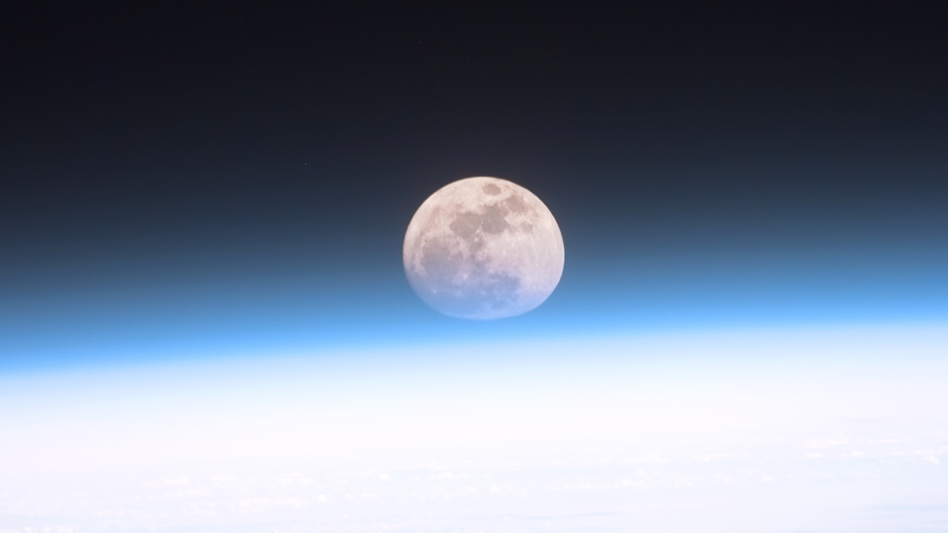 File:Full moon partially obscured by atmosphere.jpg