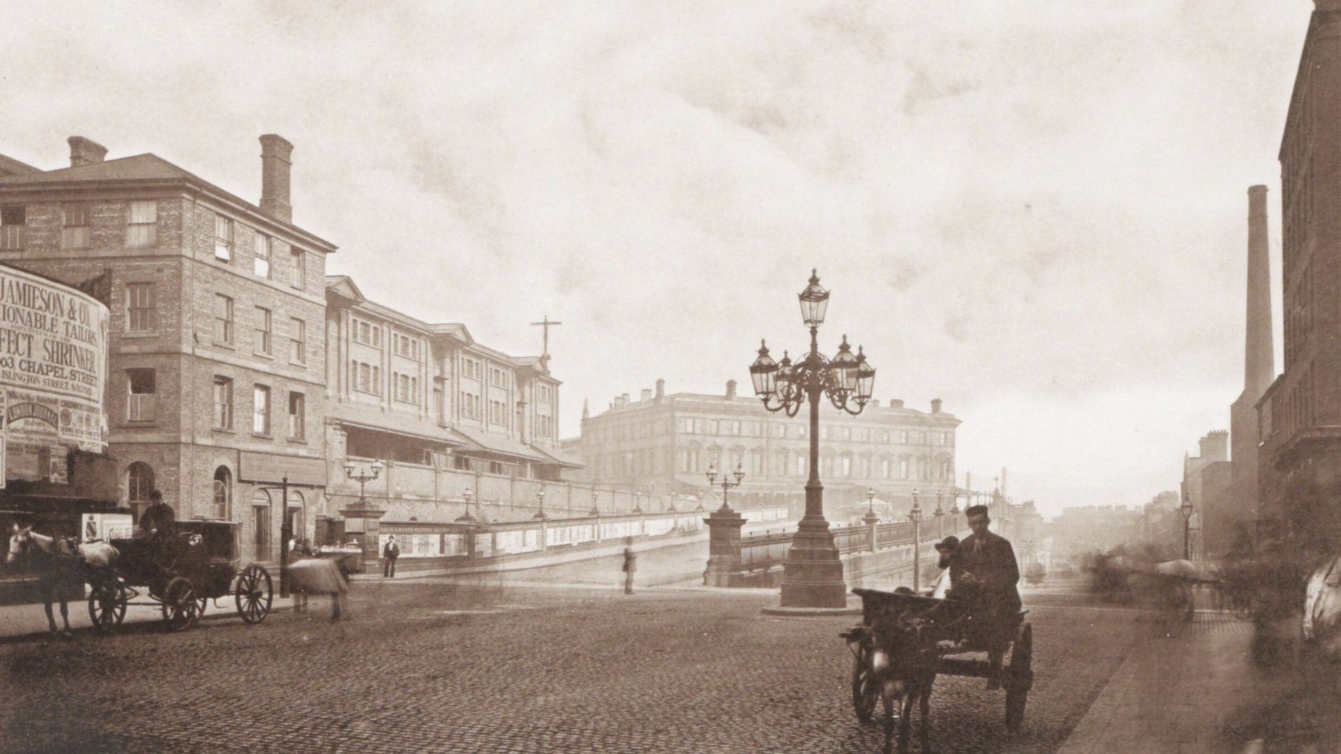 File:Gezicht op London Road treinstation in Manchester London Road Railway Station (titel op object), RP-F-2001-7-28-22.jpg