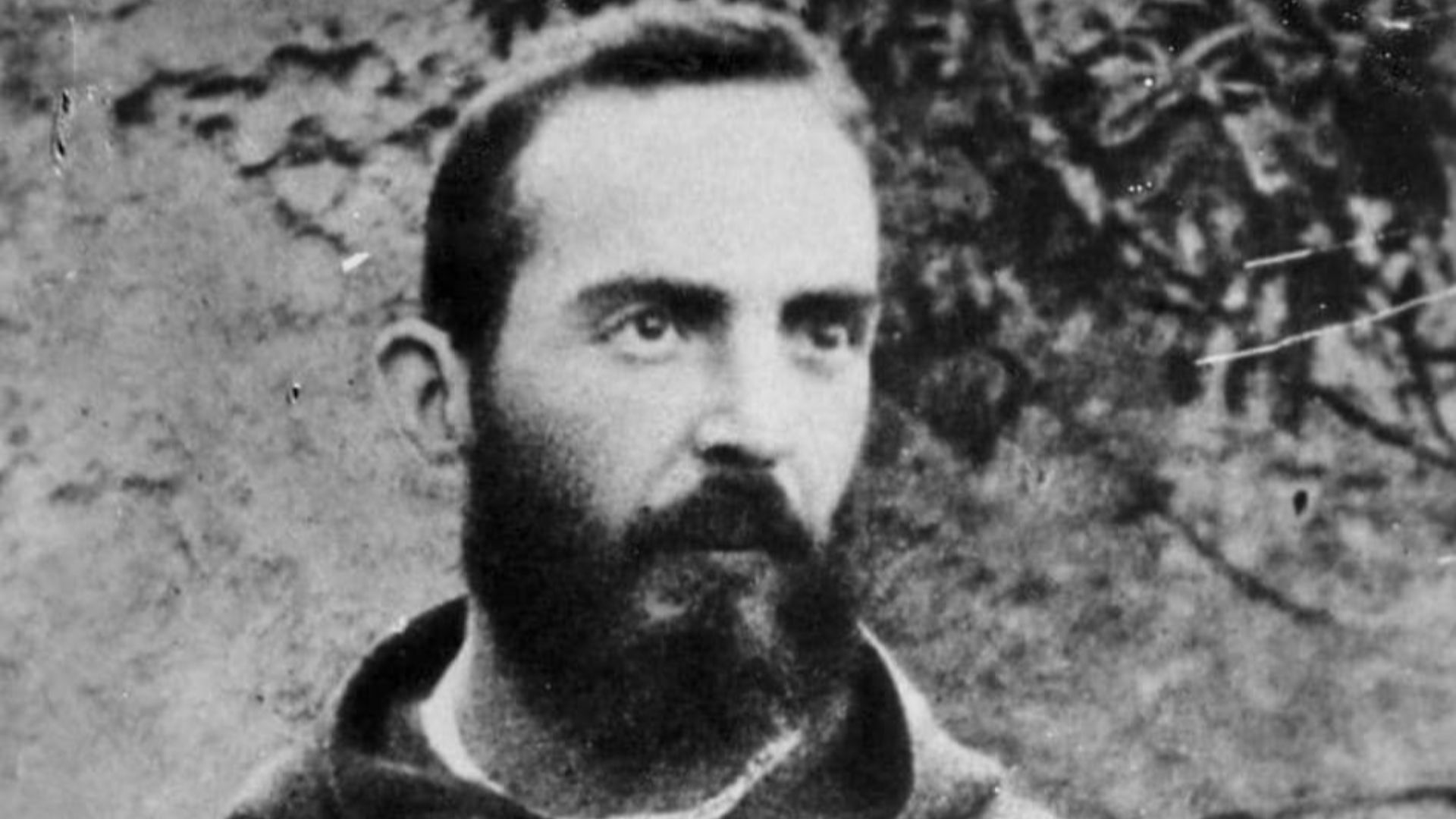 File:Padre-Pio-young.jpg