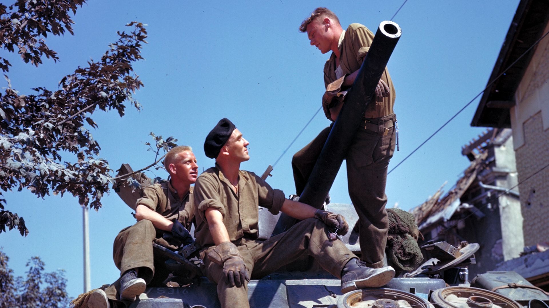 File:Crew of a Sherman-tank south of Vaucelles.jpg