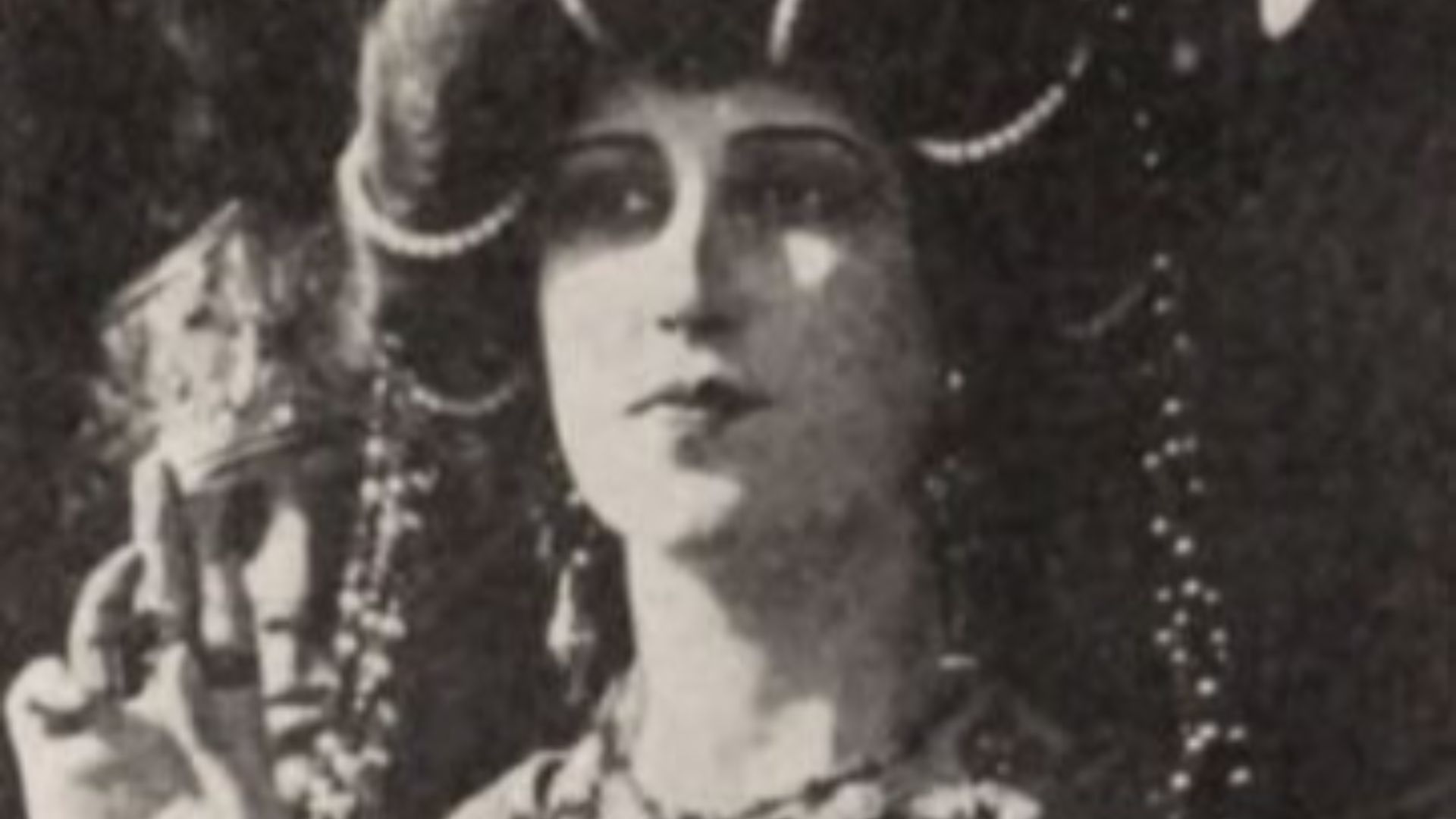 File:Theodora (1921) - 8.jpg