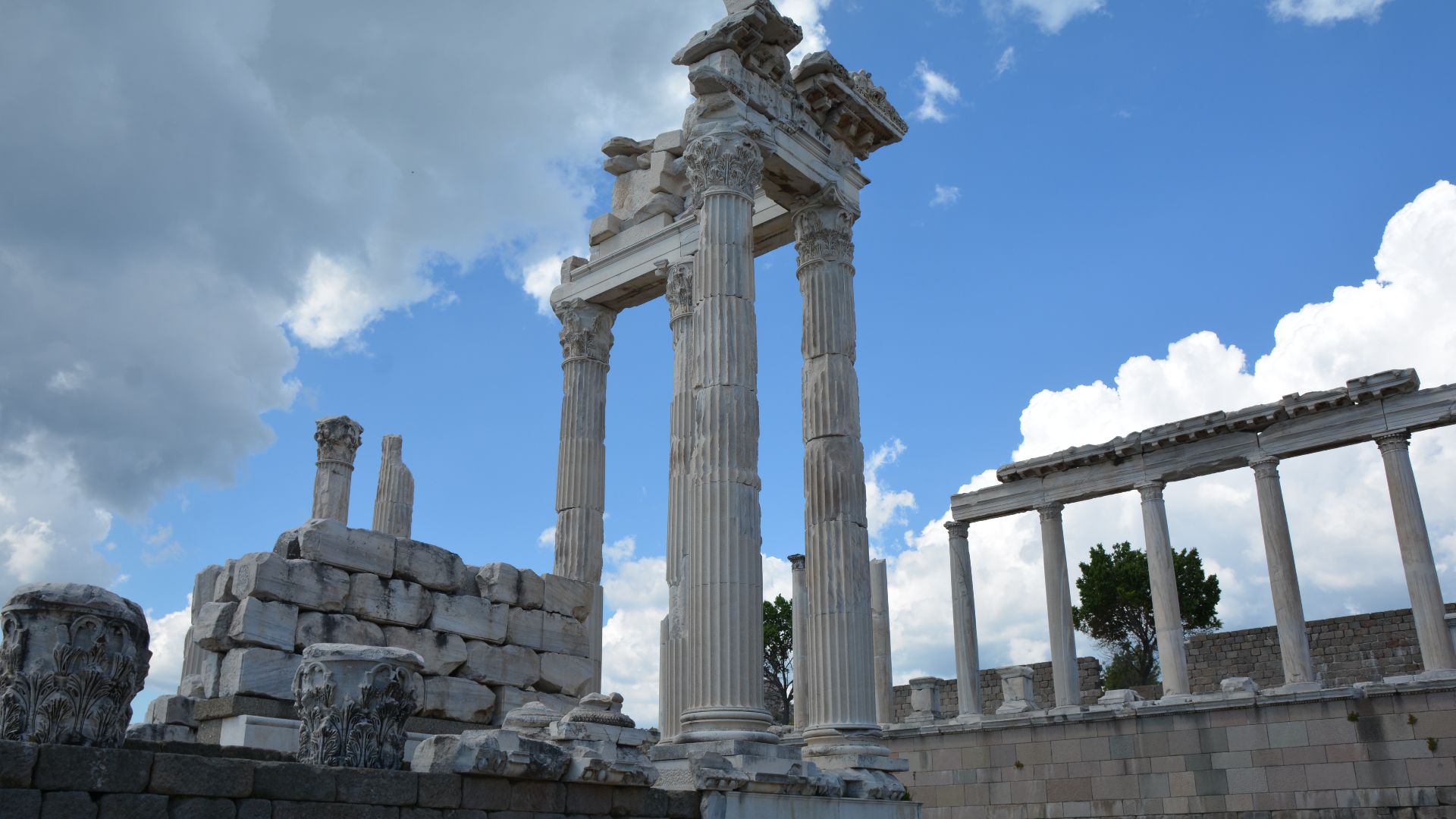 File:Pergamon Antik Kenti.jpg