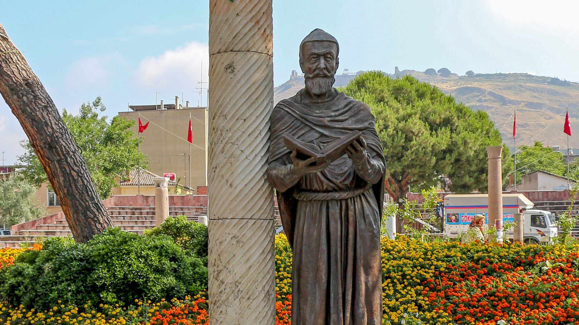 File:Statue of Galen of Pergamon.jpg