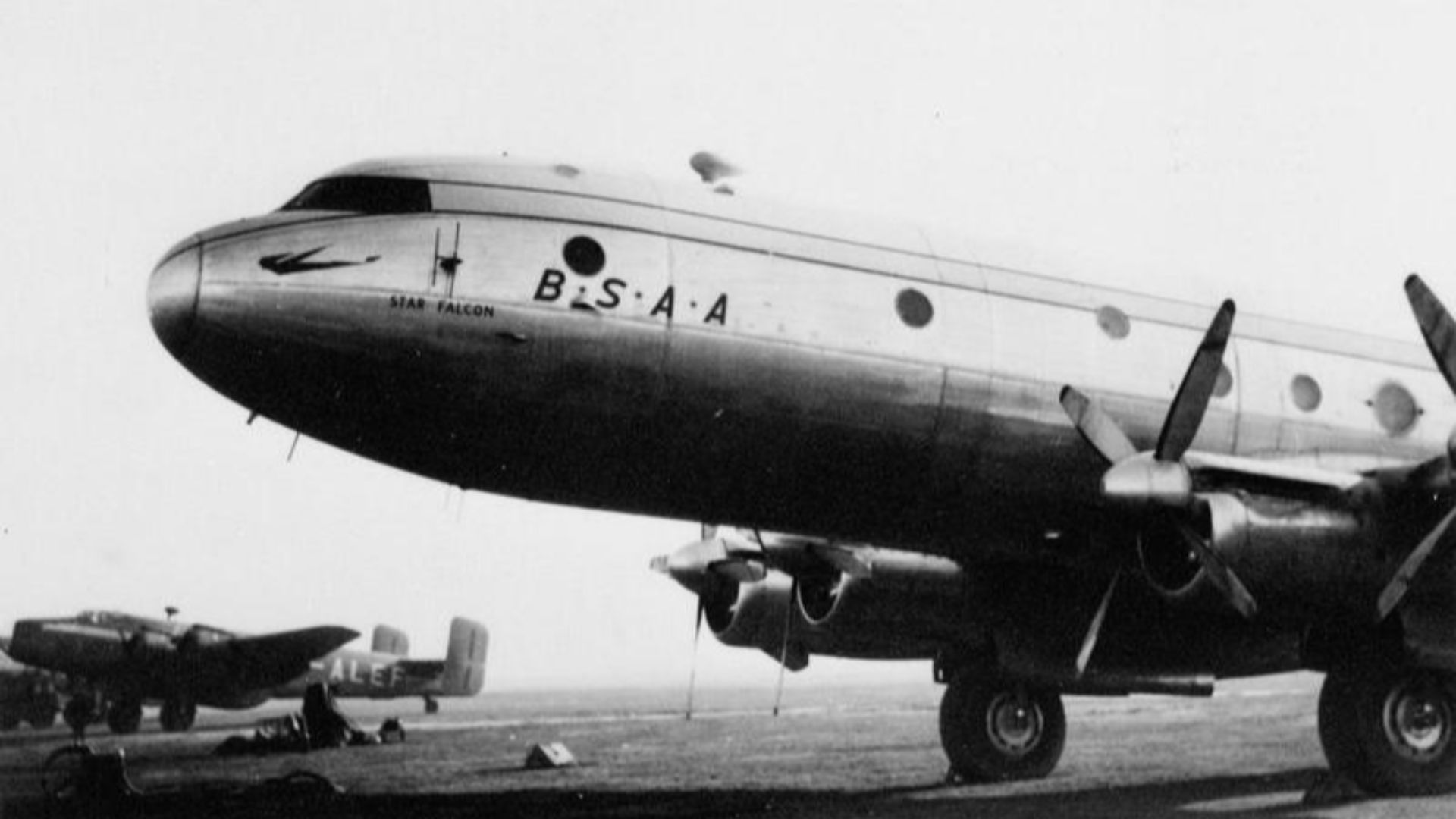 File:Avro Tudor - The Berlin Airlift 1948 - 1949 HU98417.jpg