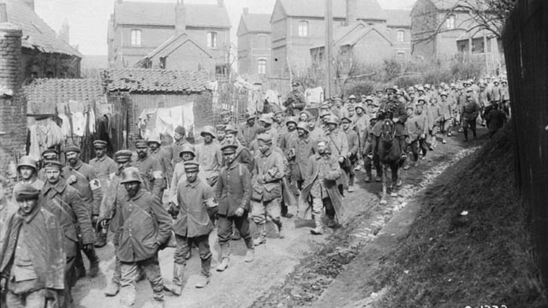File:German prisoners captured during Battle of Vimy Ridge.jpg