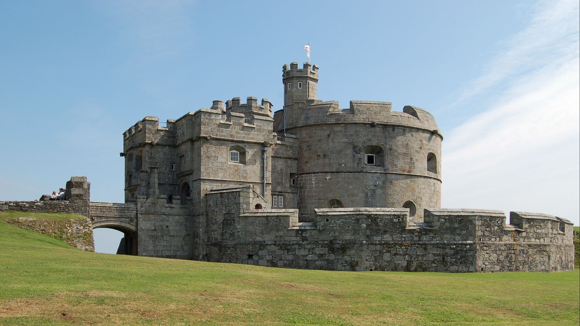 File:Pendennis Castle keep.jpg