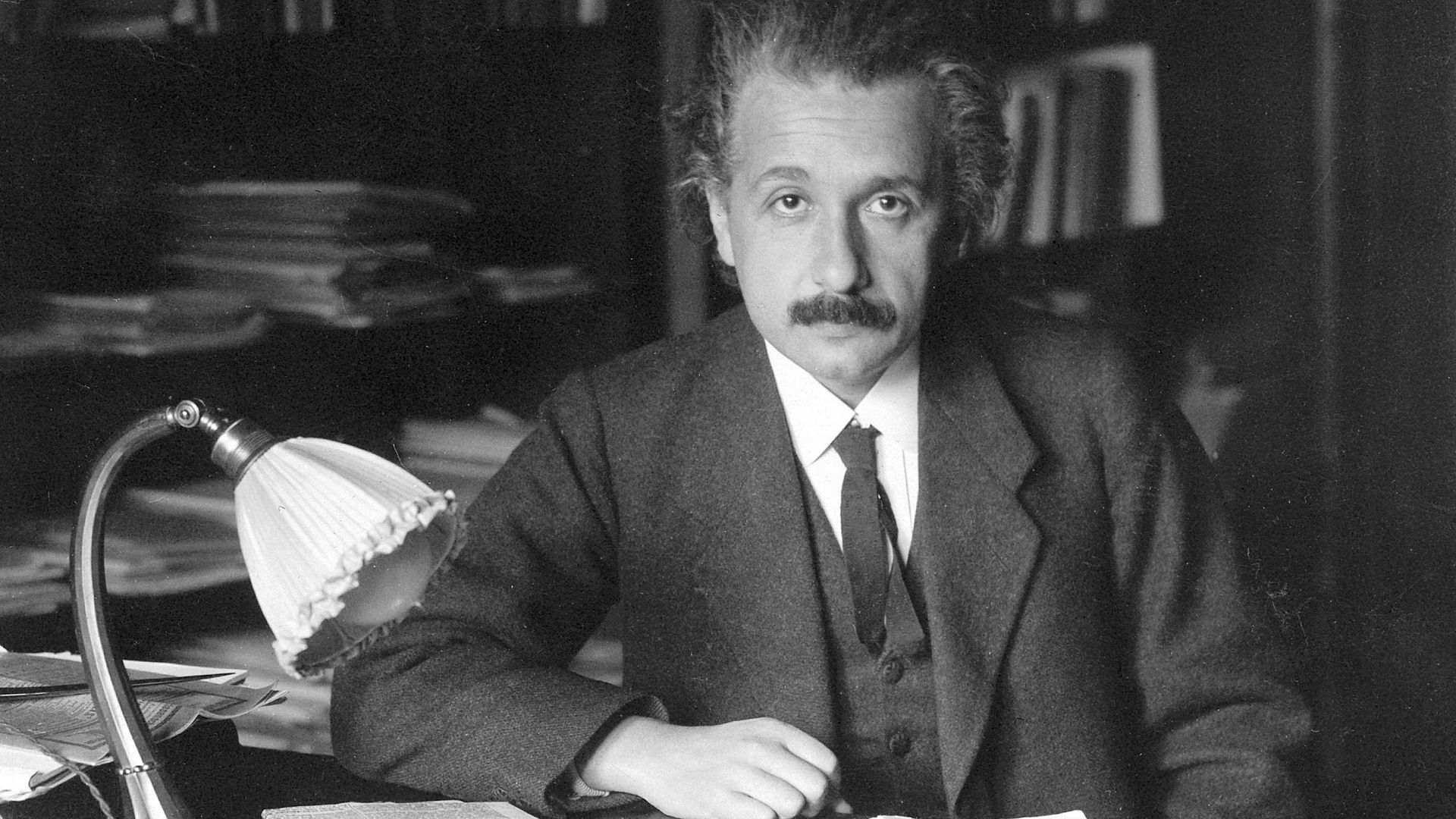 File:Albert Einstein photo 1920.jpg