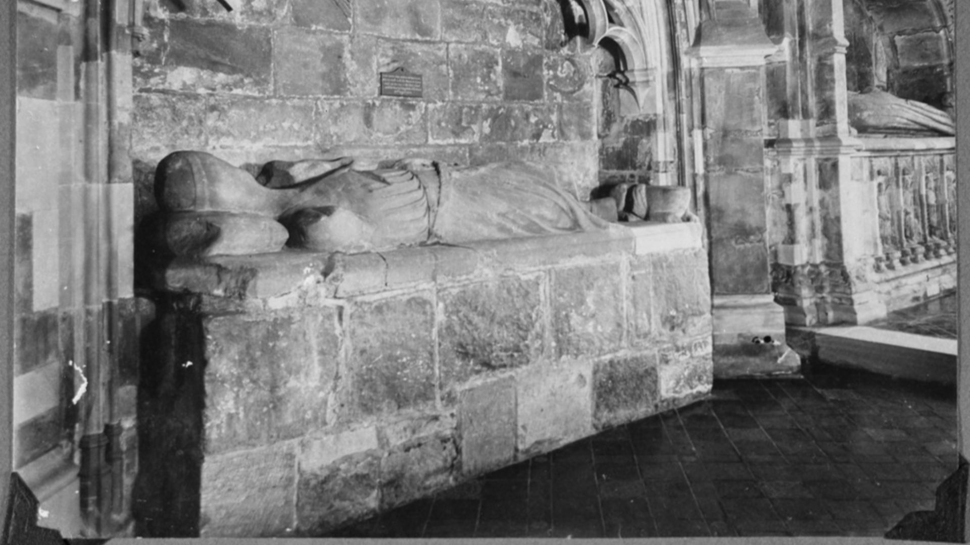 File:Tomb of Sir James Douglas, Scotland, ca. 1890s.jpg