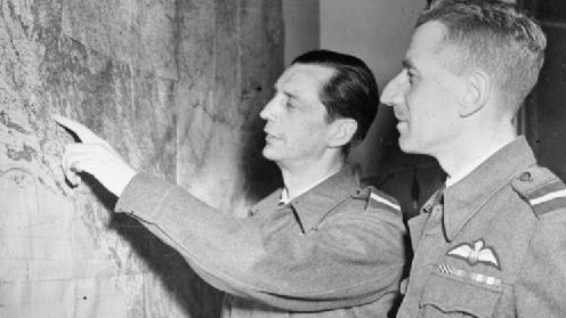 File:Elliot and Mills in Italy WWII IWM CNA 3470.jpg