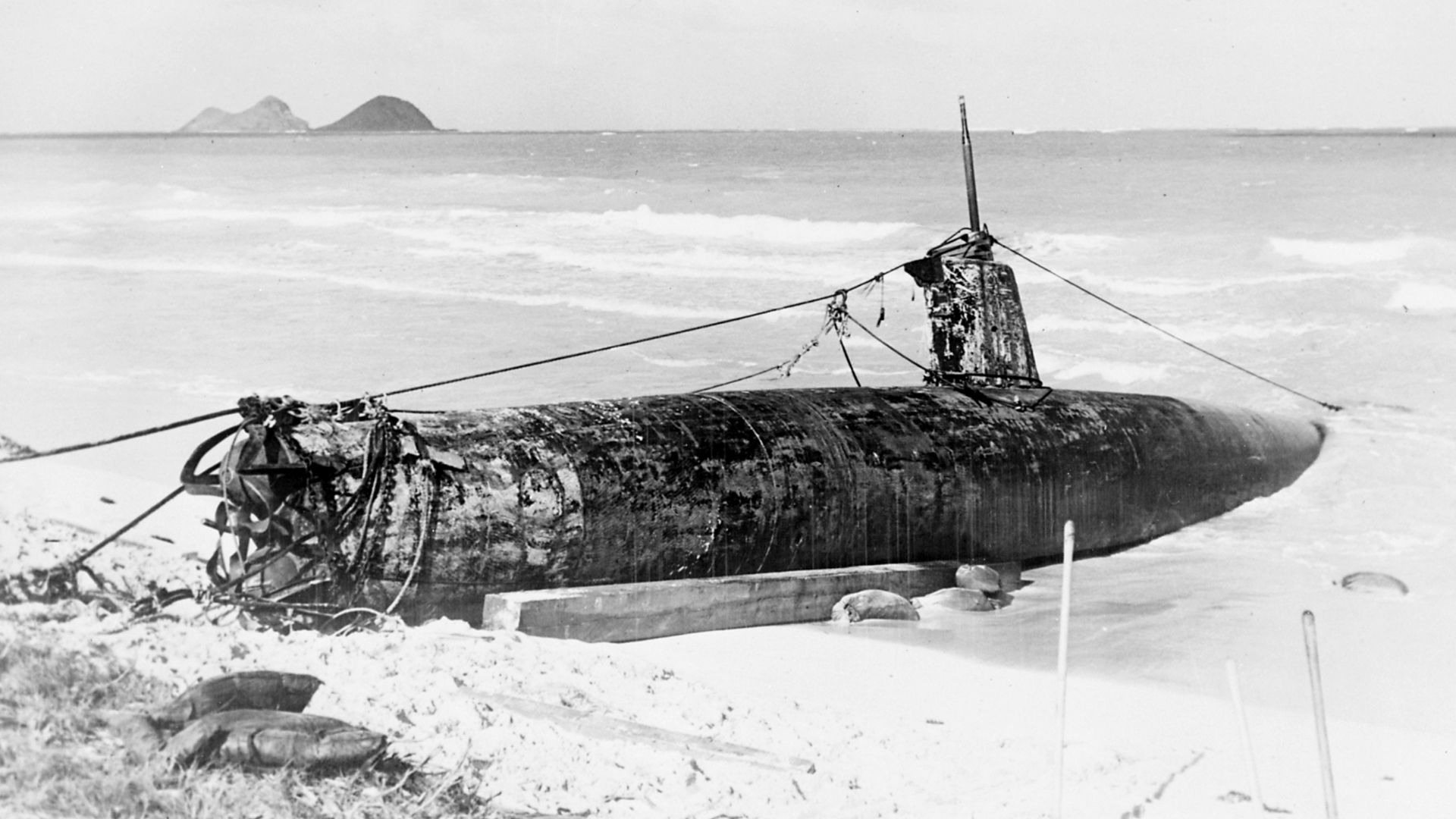 File:Attack on Pearl Harbor Japanese minisub.jpg