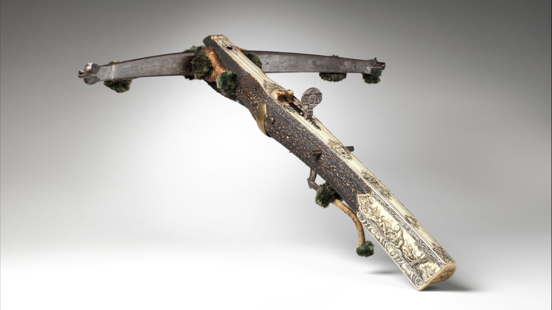 File:Crossbow (Halbe Rüstung) with Winder (Cranequin) MET DP282589.jpg
