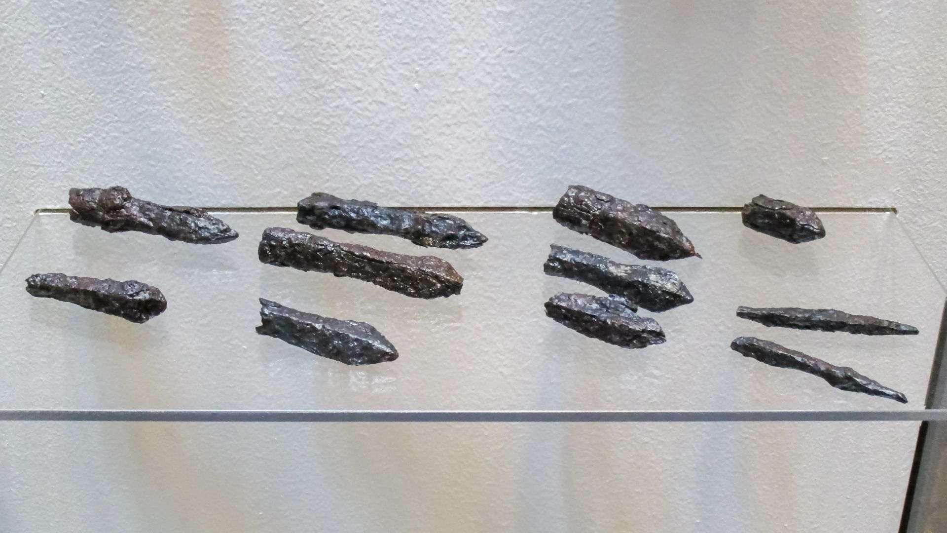 File:Medieval bodkin points in Gotland Museum 1.jpg