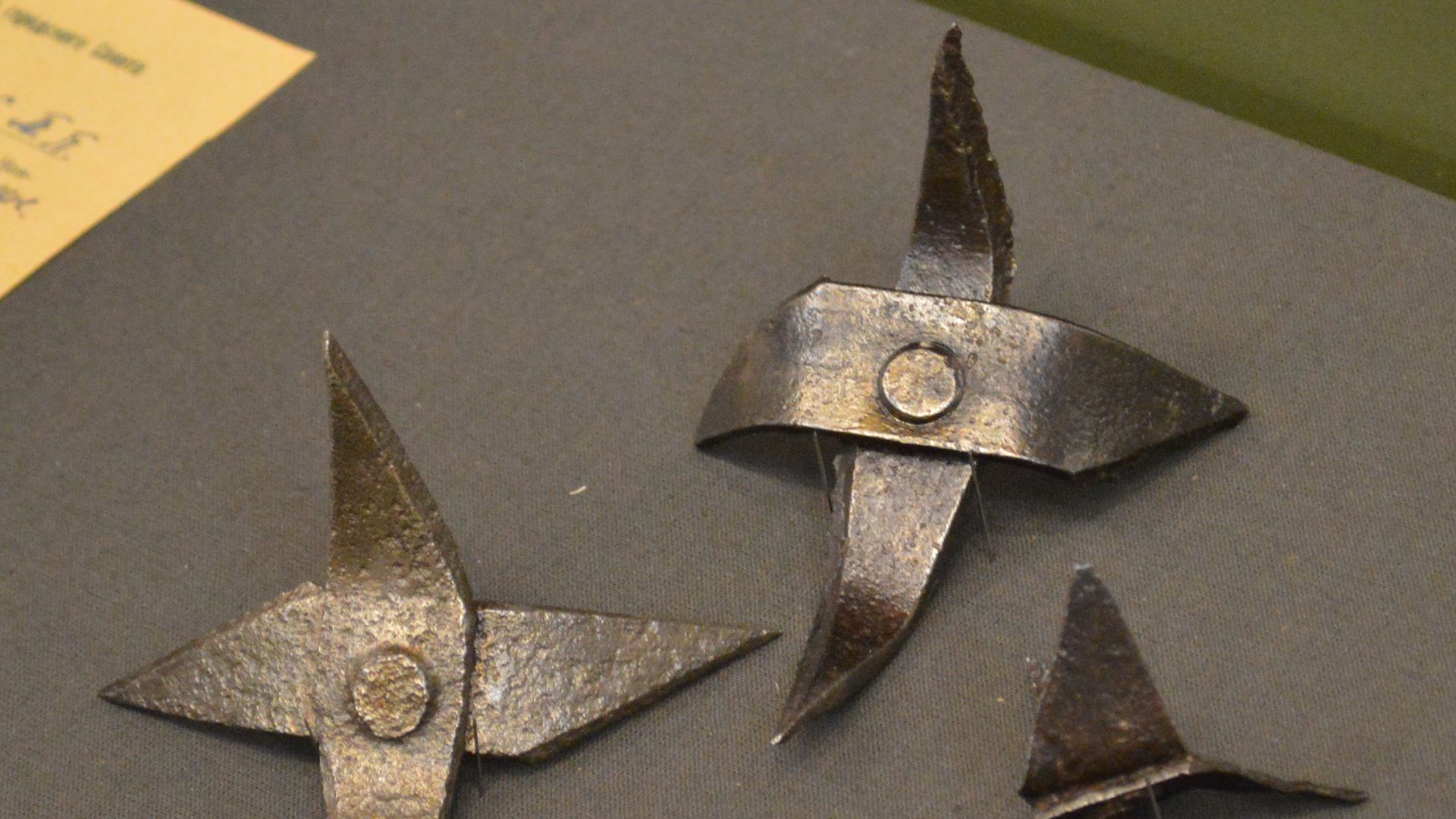 File:Caltrops - 1940s - Novgorod Kremlin Museum.jpg